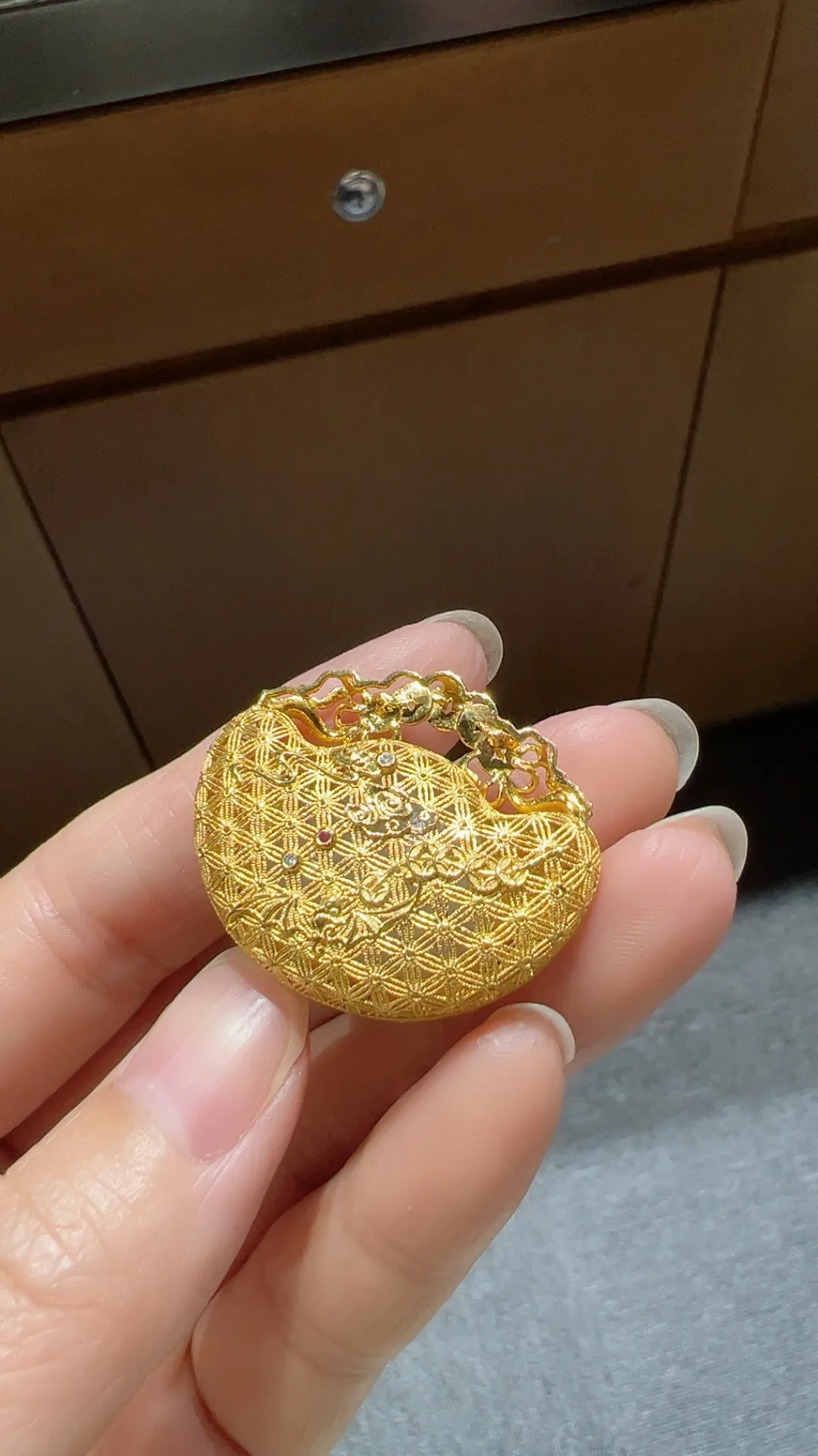 籽料｜18K黄皮｜花开富贵

重12.4克 尺寸28*33.5*14m m