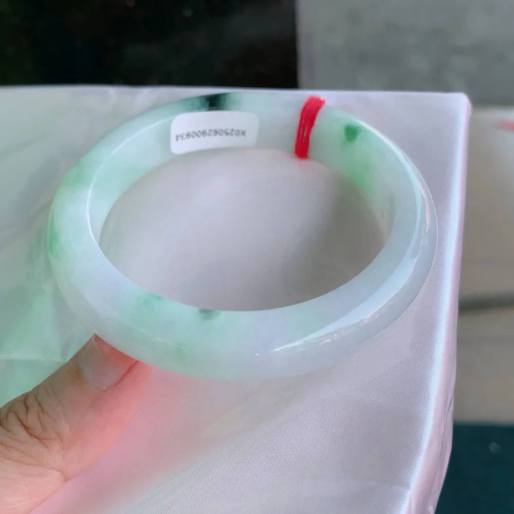 正圈淡淡春彩飘兰花，无瑕 ，尺寸:56.5/12/8.5底细🥰🥰