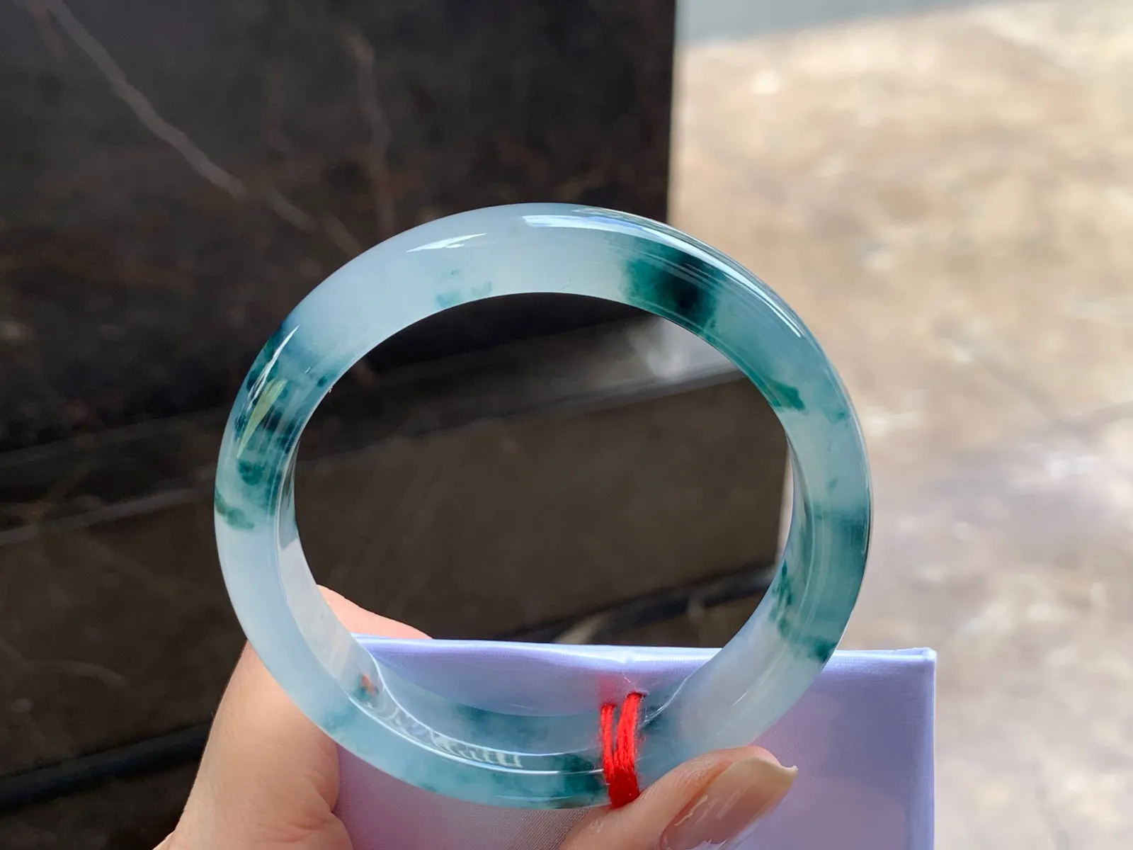 冰种飘花手镯
种老56.2/12.4/7.7mm