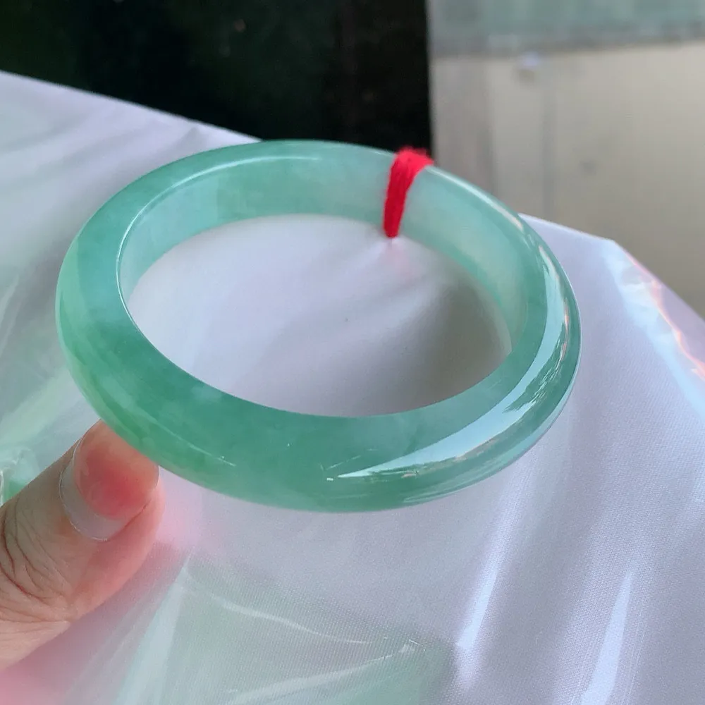 正圈高冰绿 无瑕 尺寸:56.5/12/8.9  种色兼备
