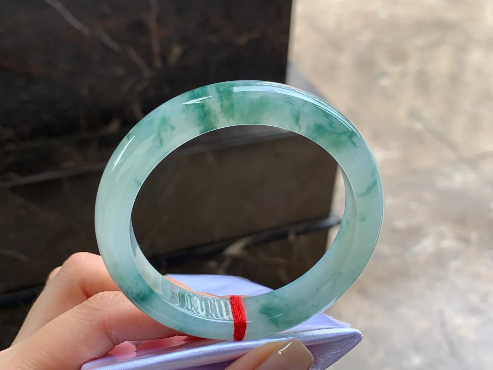 冰飘花手镯
水润清爽 56.4/12/8.5mm