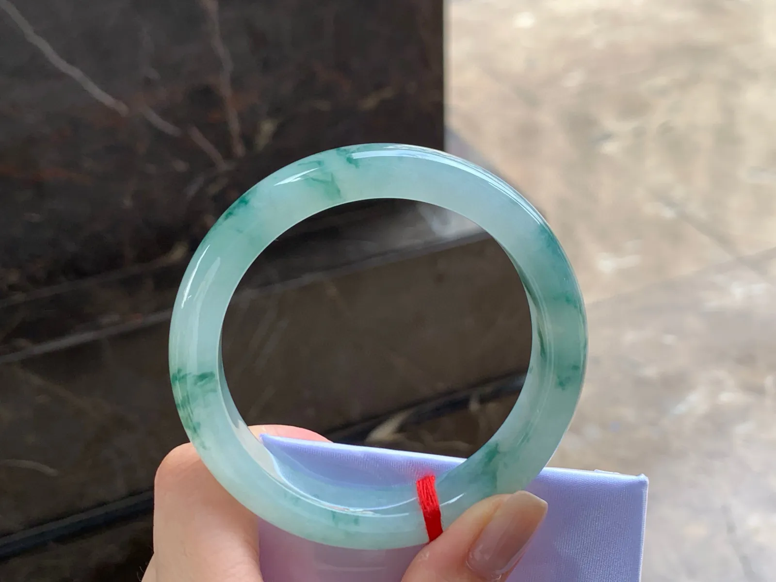 冰飘花手镯
水润清爽 56.4/12/8.5mm
