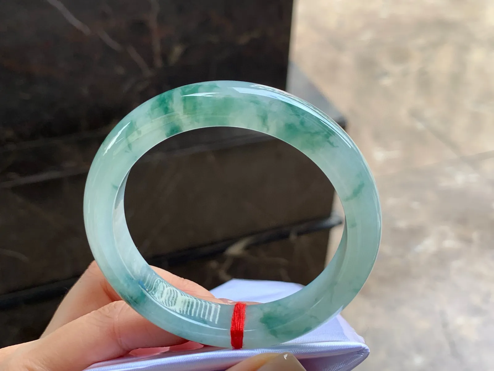 冰飘花手镯
水润清爽 56.4/12/8.5mm