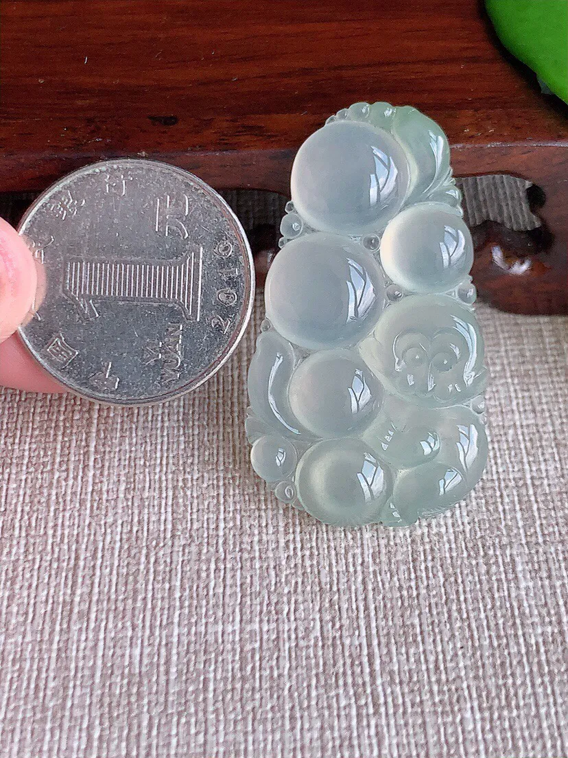 a货翡翠老坑冰种晴水生肖猴吊坠 尺寸41.6×23.8×5mm 重量9.56g 0708