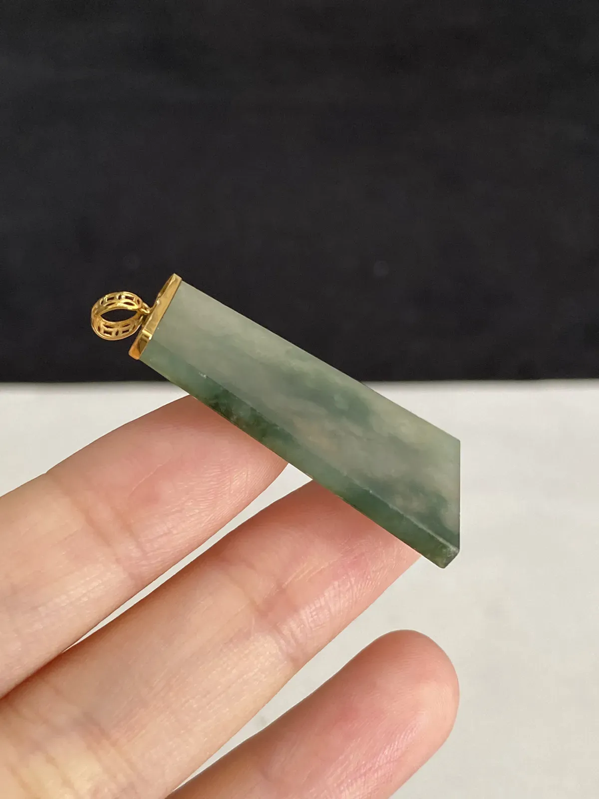 翡翠冰糯种飘绿无事牌，印记：G18K