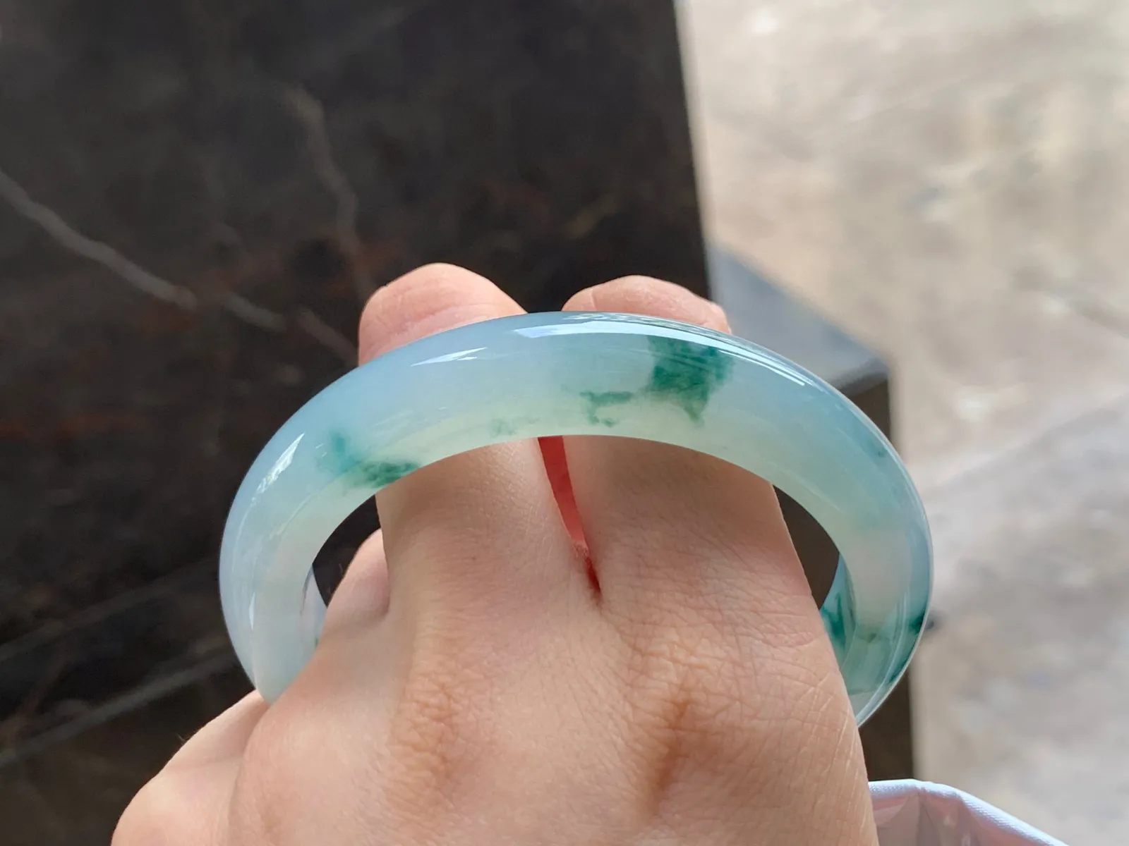 冰飘花手镯
水润57.5/12.5/9mm