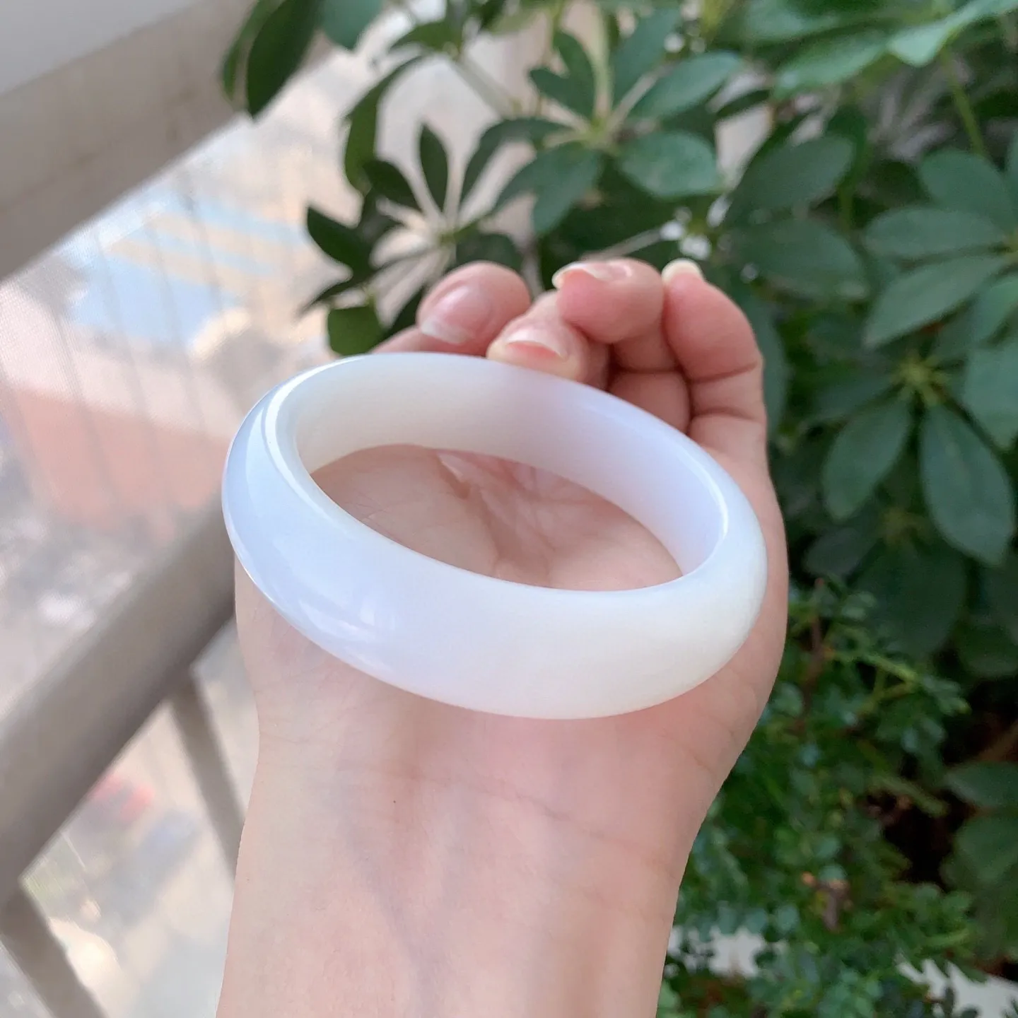 和田玉55圈口羊脂白宽版手镯！玉质细腻油润 底色纯净 无裂无杂 脂粉好，品质好