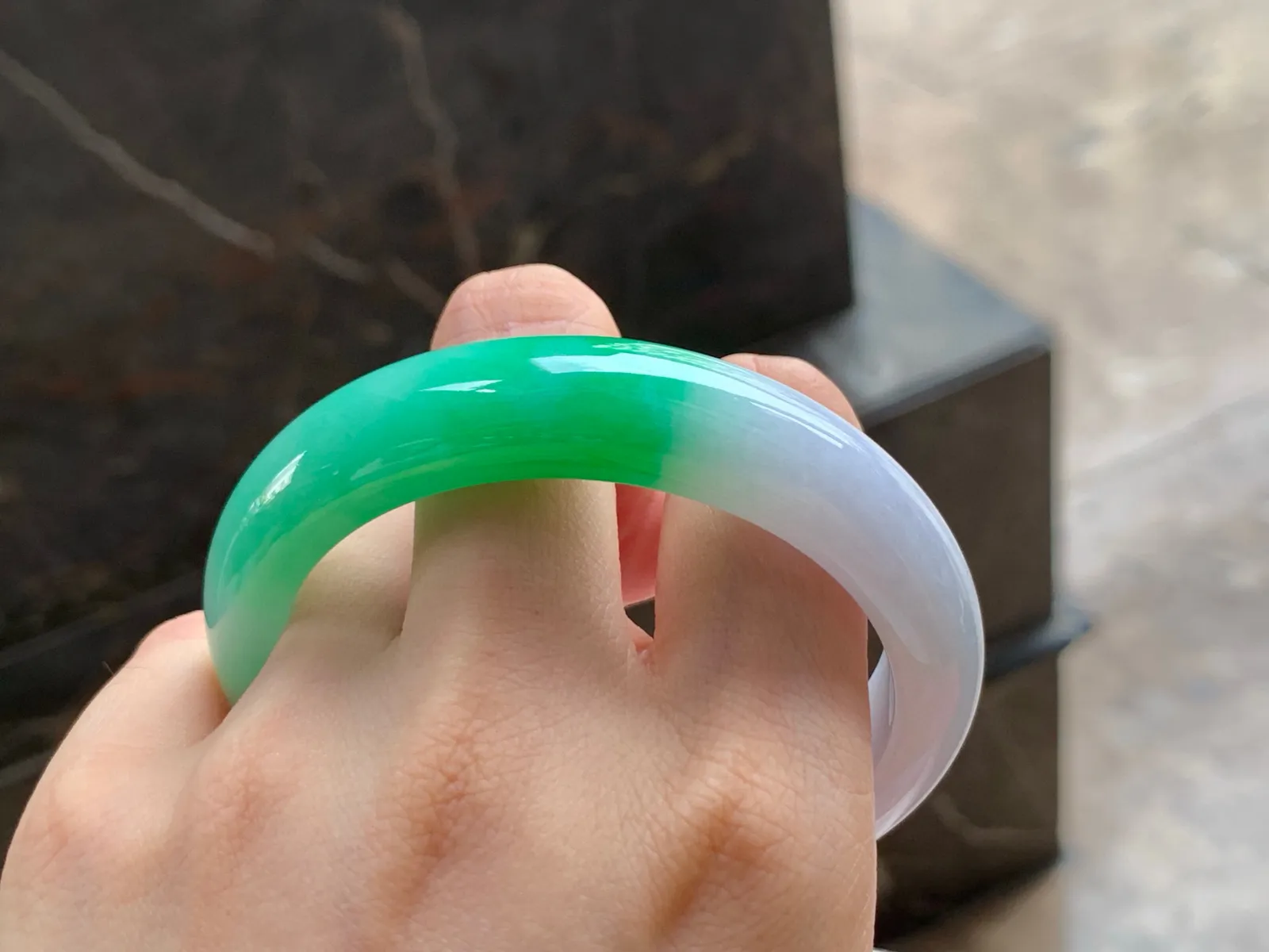 阳绿手镯
水润 56.7/12.5/8.8mm