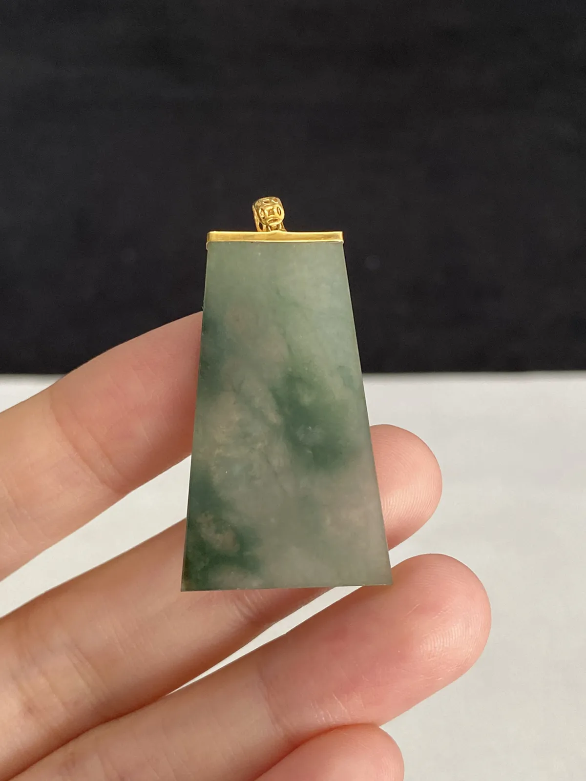 翡翠冰糯种飘绿无事牌，印记：G18K