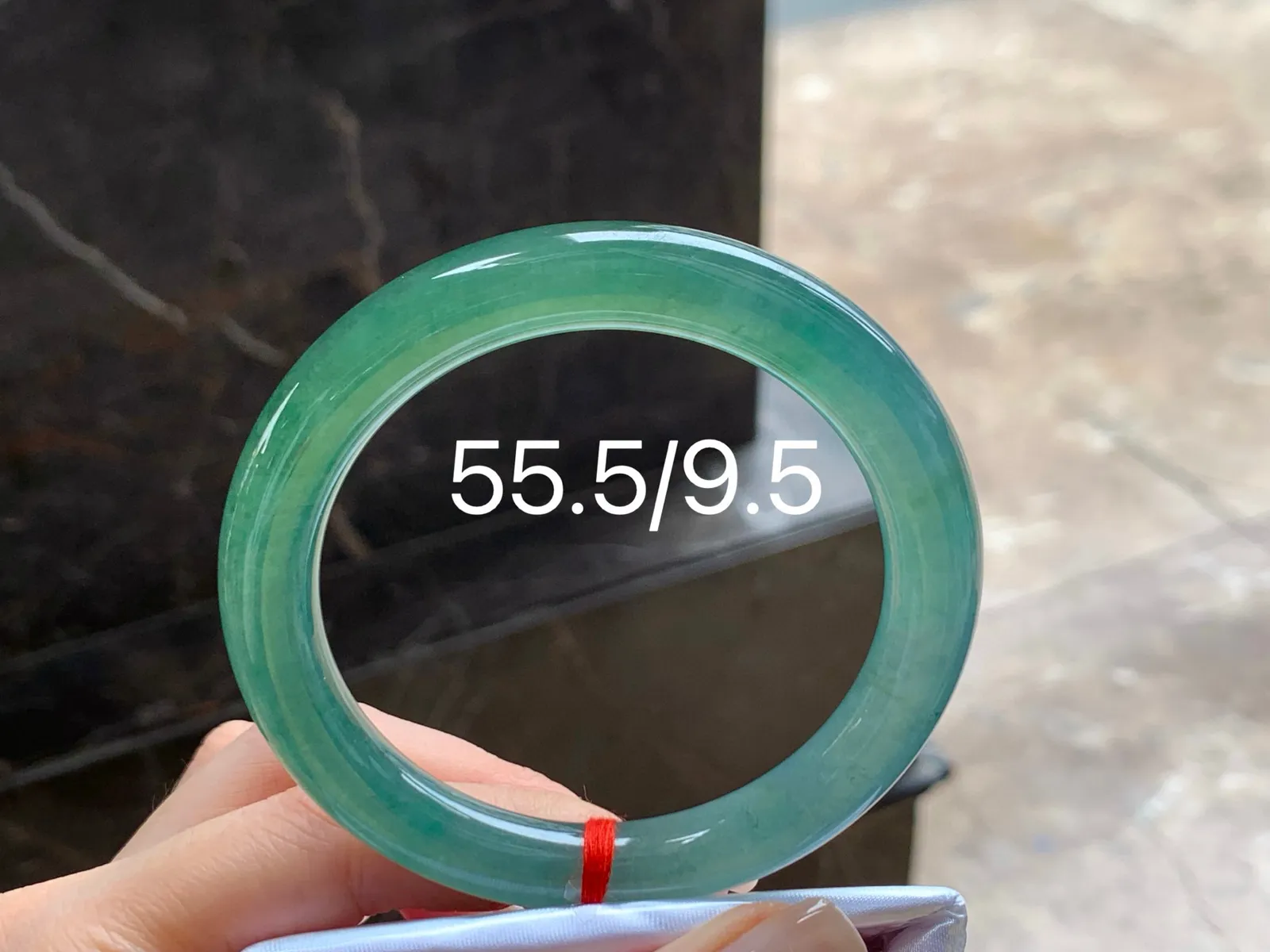 冰晴福镯
底色漂亮 55.5/9.5mm