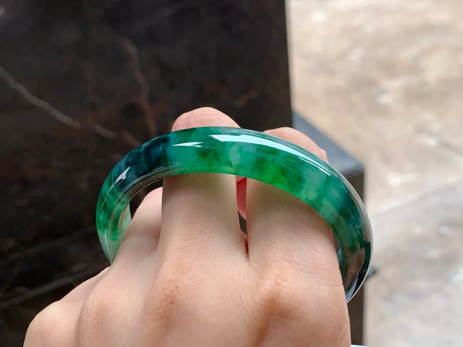 冰飘色贵妃镯
水润独特 55.3/12.9/6.8mm