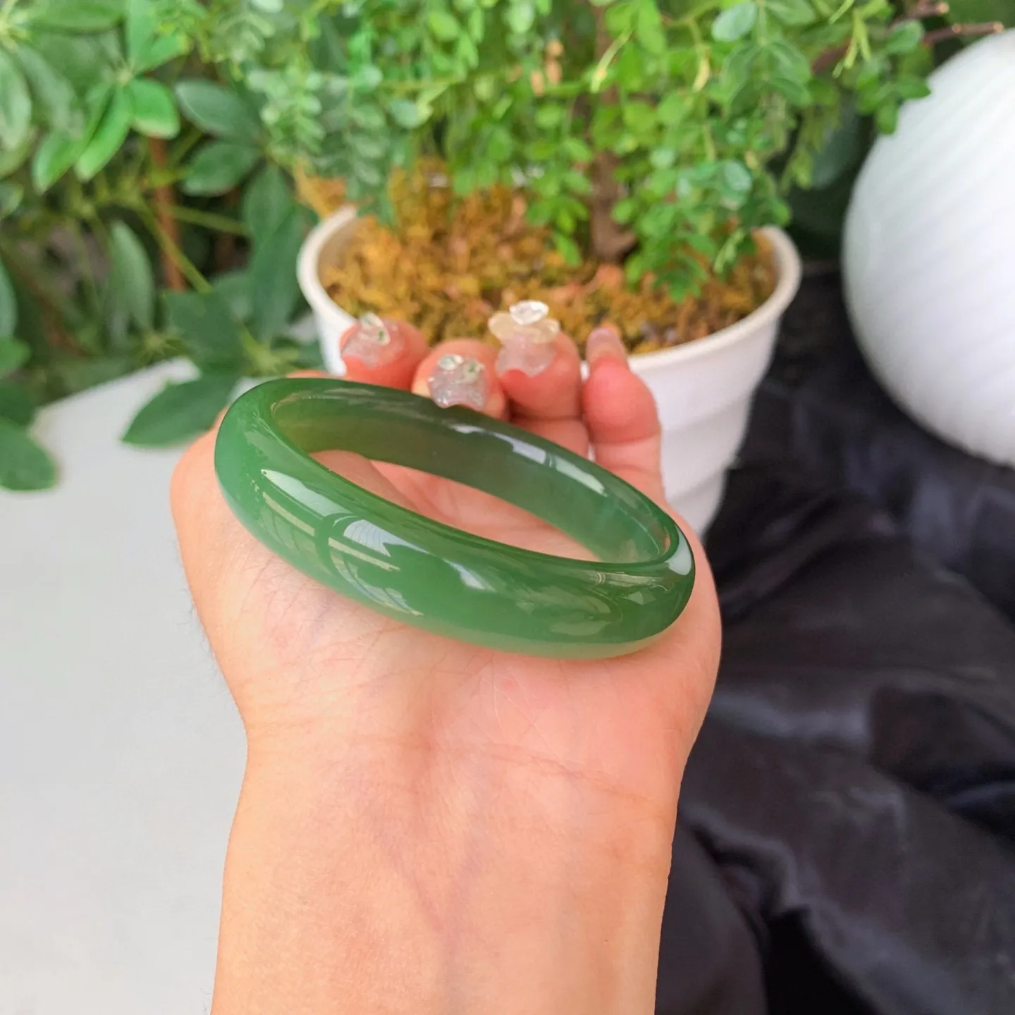 和田玉52.5圈口冰底绿猫眼碧玉手镯！玉质细腻油润 底色纯净 无裂无杂 脂粉好，品质高