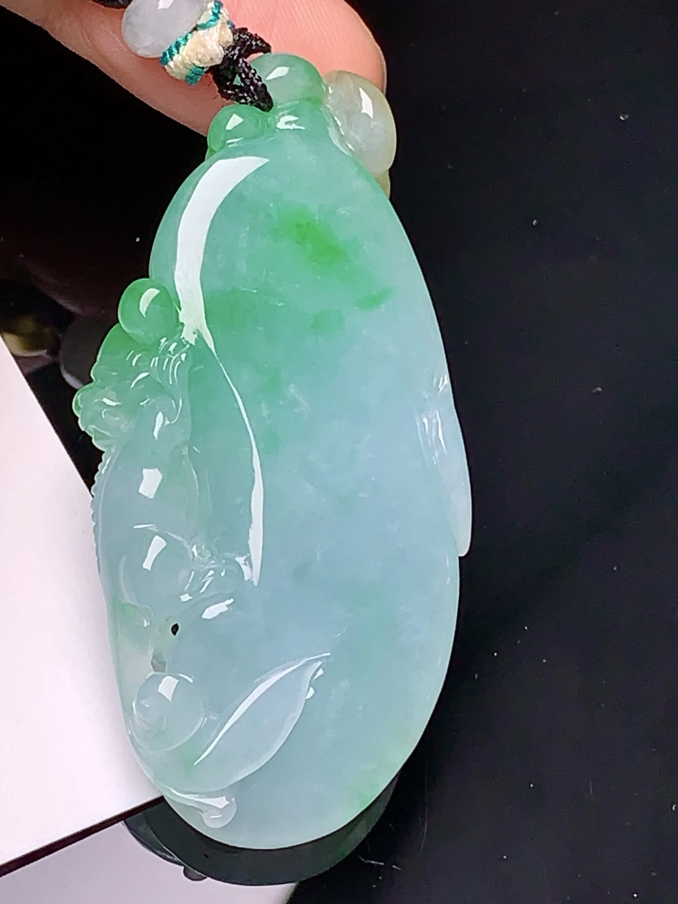 翠绿福瓜吊坠 玉质细腻 色泽艳丽 整体尺寸54.5*26*8