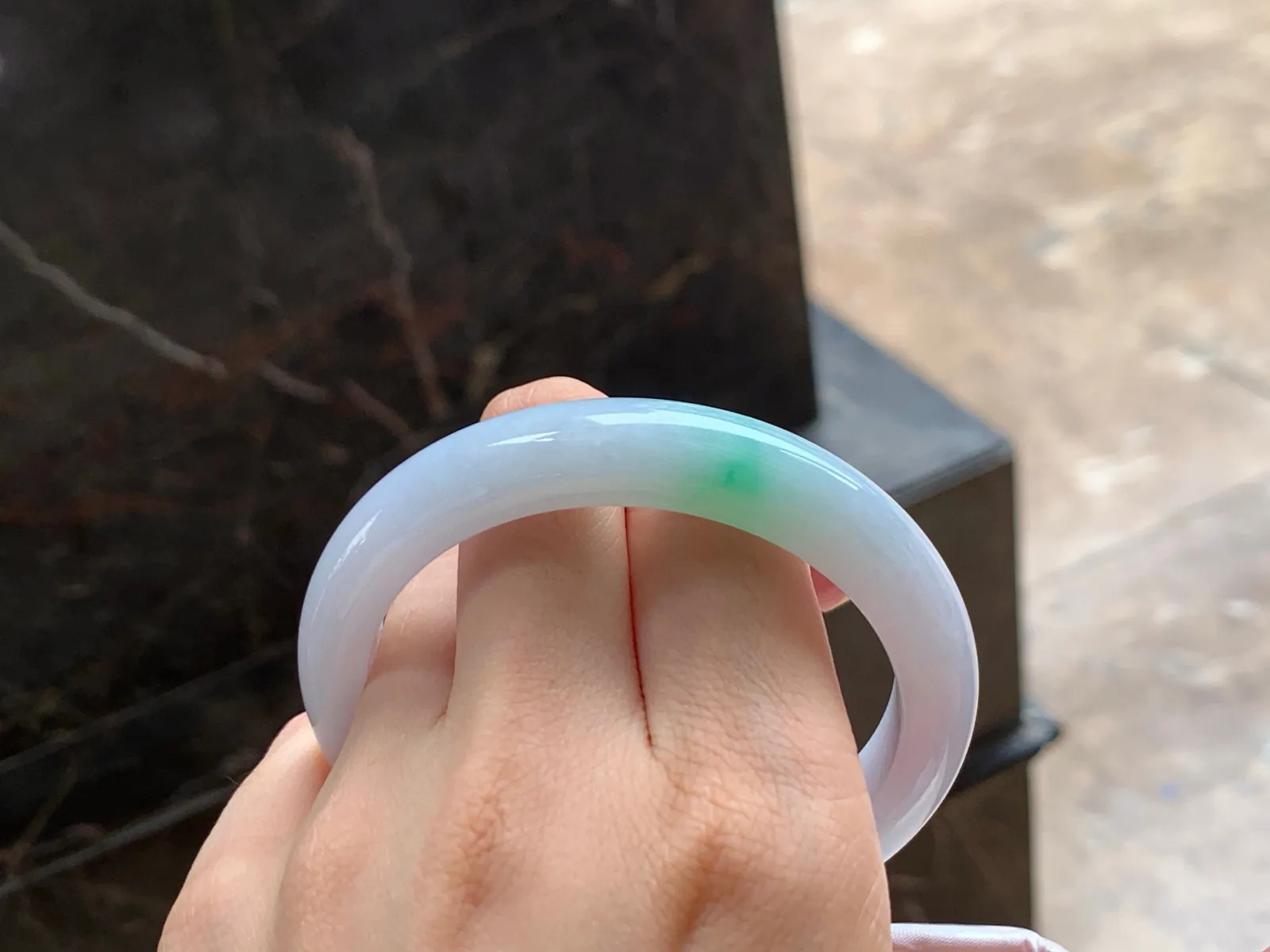 飘色手镯
细腻清爽 56.3/11.4/8.3mm