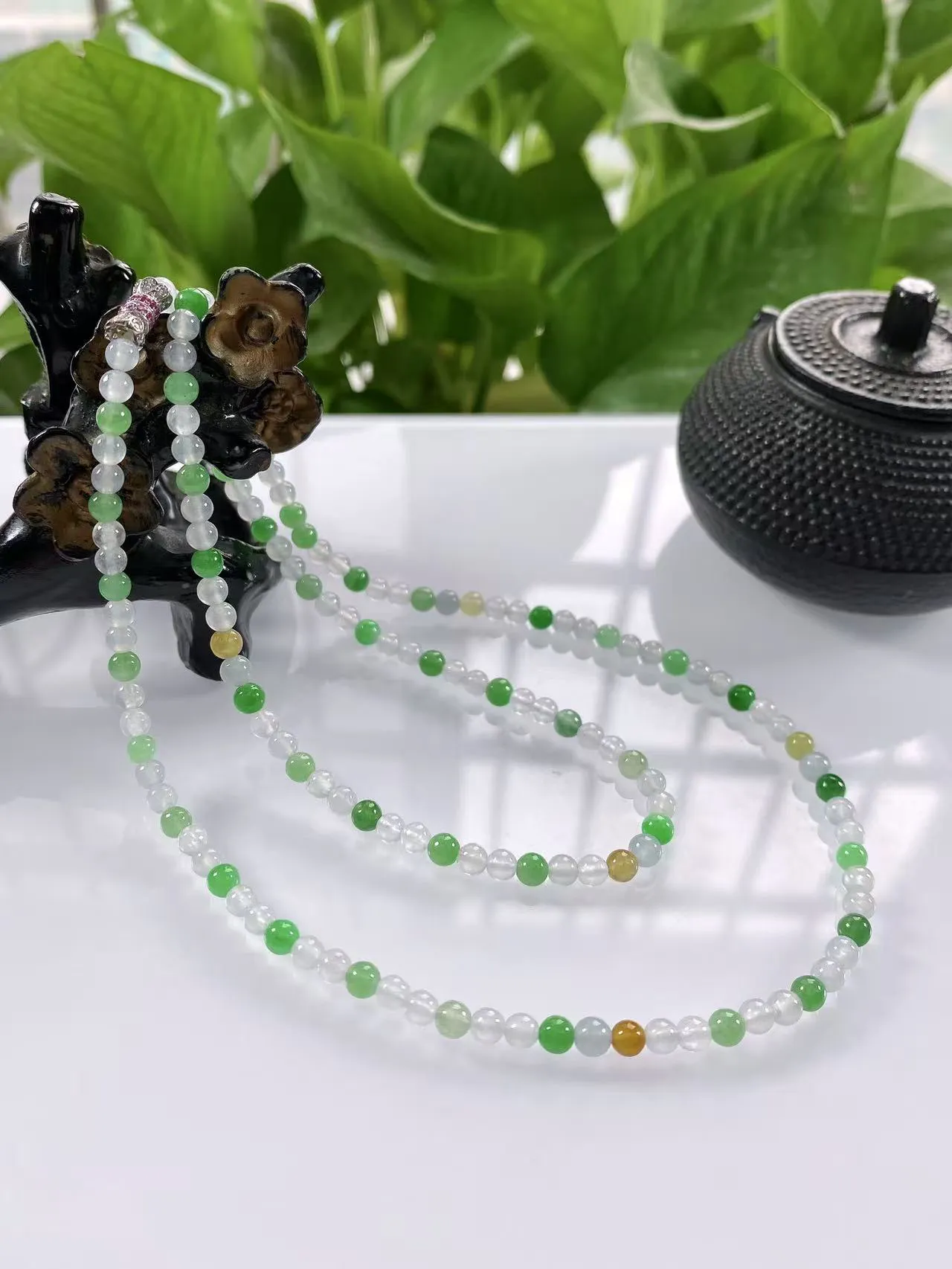 缅甸天然翡翠A货，卡4冰种起光起胶马卡龙多宝小米珠小圆珠项链手链，尺寸：4mm/150颗，长度565mm，重量：15.55g
