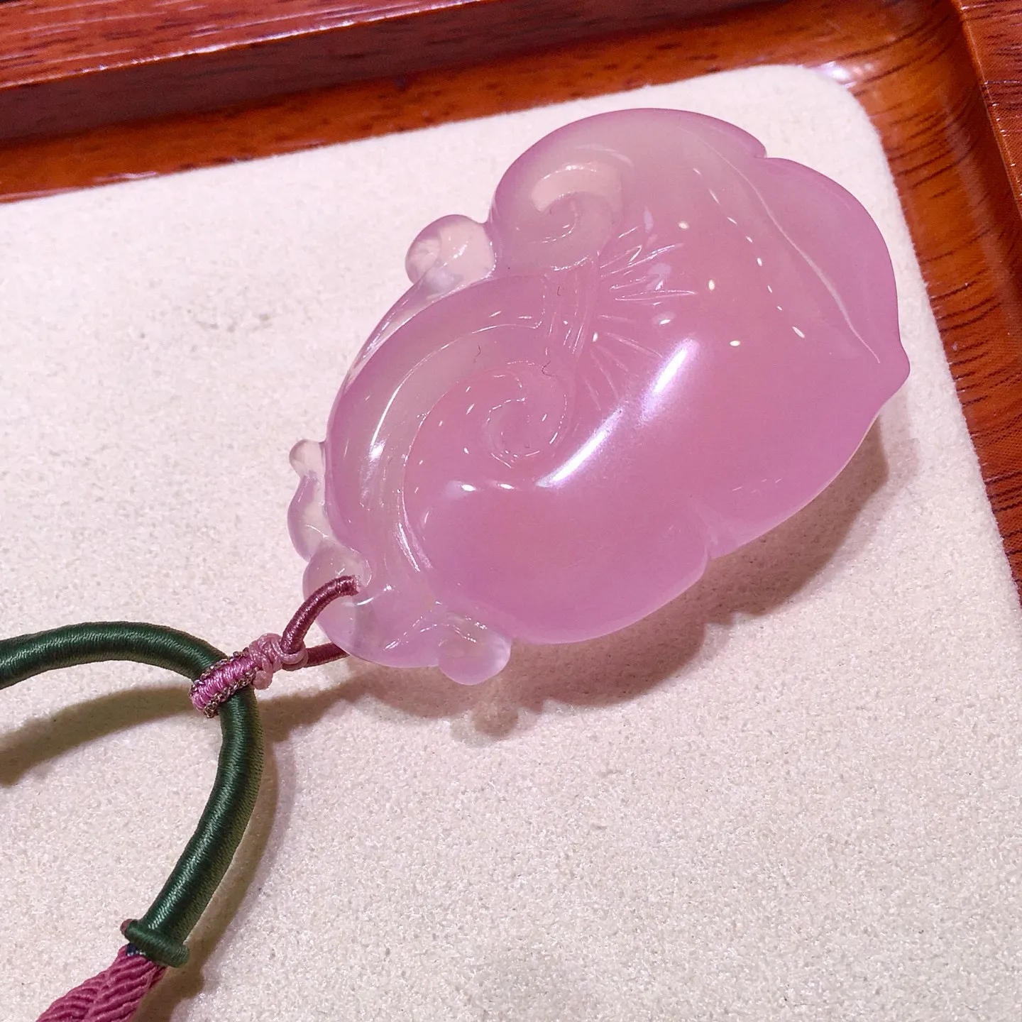 超美超赞莫桑比克粉晶  祥云如意吊坠 雕工精美，颜色粉嫩漂亮[强] 全净体非常漂亮哦！ 粉晶招好人缘 保平安 搭配精美手工设计棉绳 规格:45.35.14 佩戴效果非常漂亮！