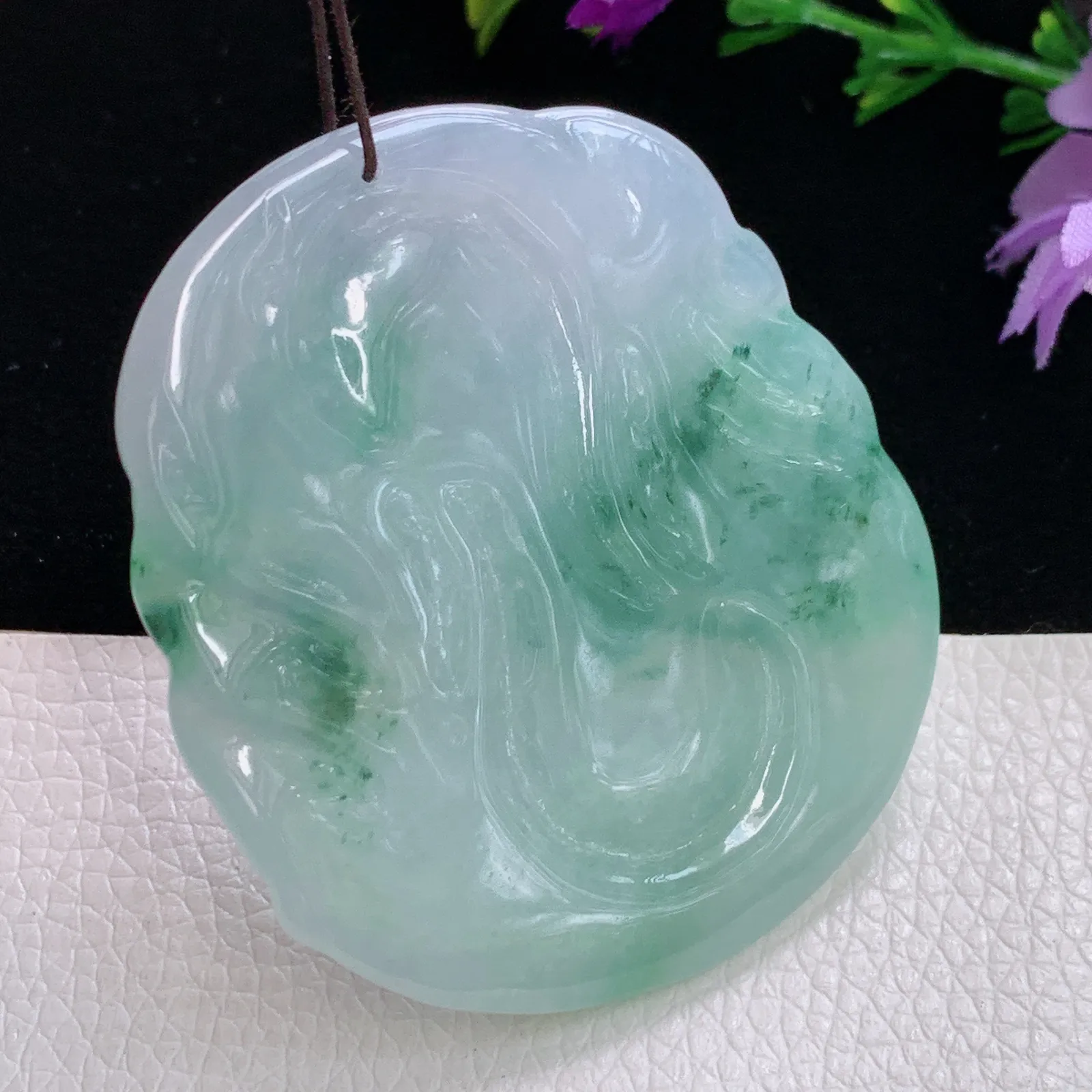 py实拍51*44.5*6老坑精雕冰胶飘花马上发财 年肖马翡翠玉吊坠