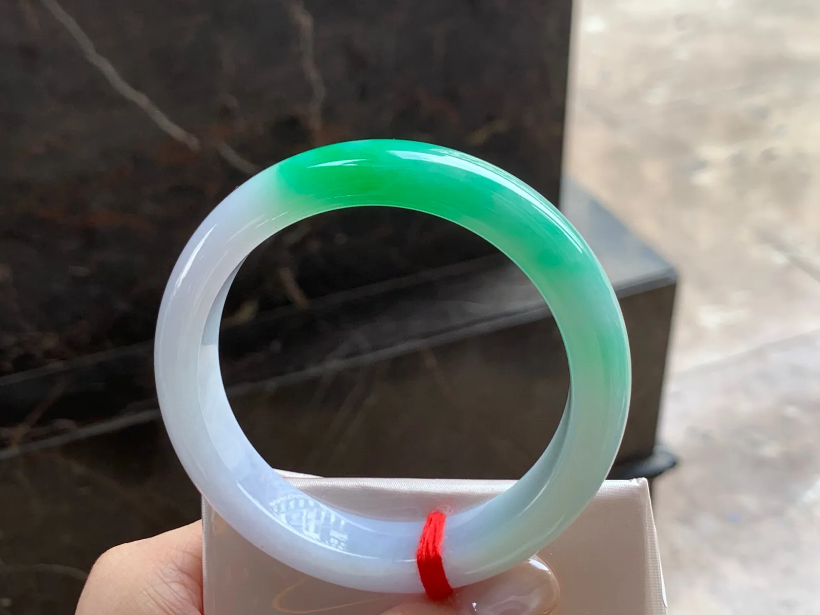阳绿手镯
水润 56.7/12.5/8.8mm