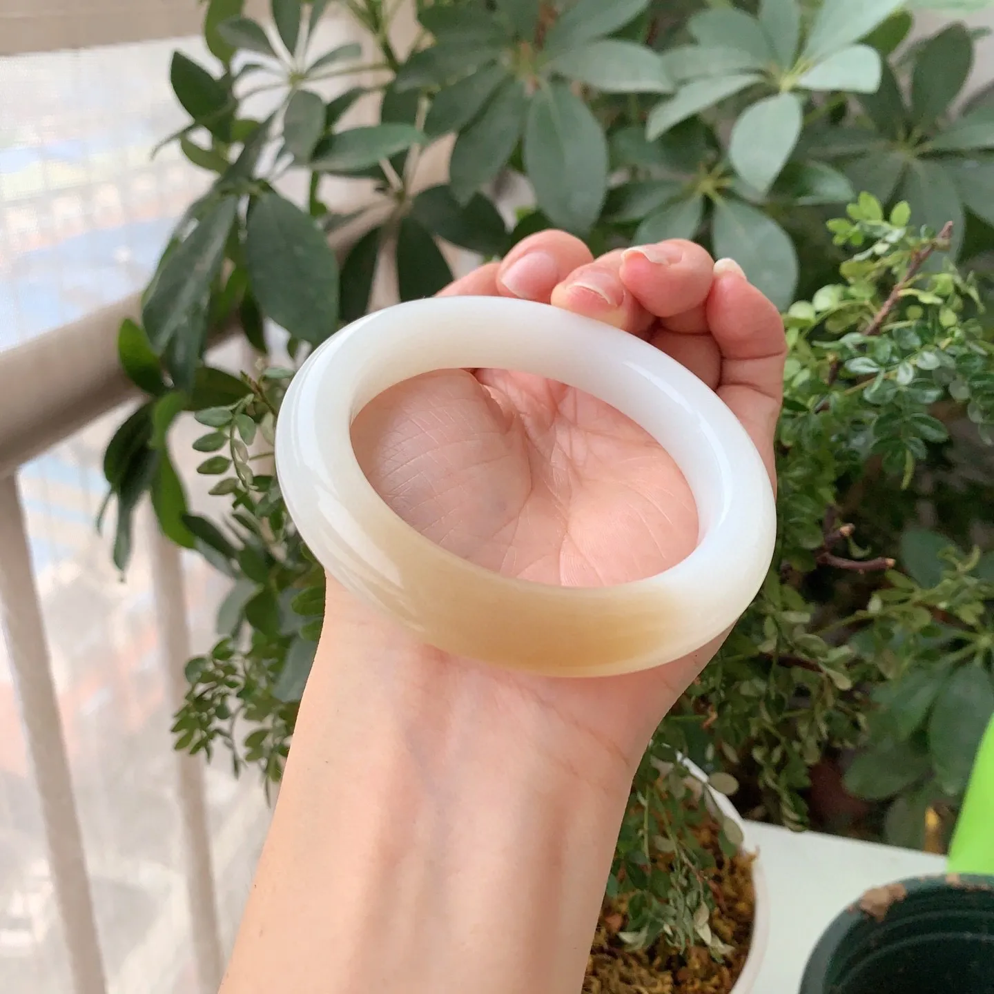 和田玉59圈口且末糖手镯！玉质细腻油润 底色纯净 无裂无杂 脂粉好，品质好