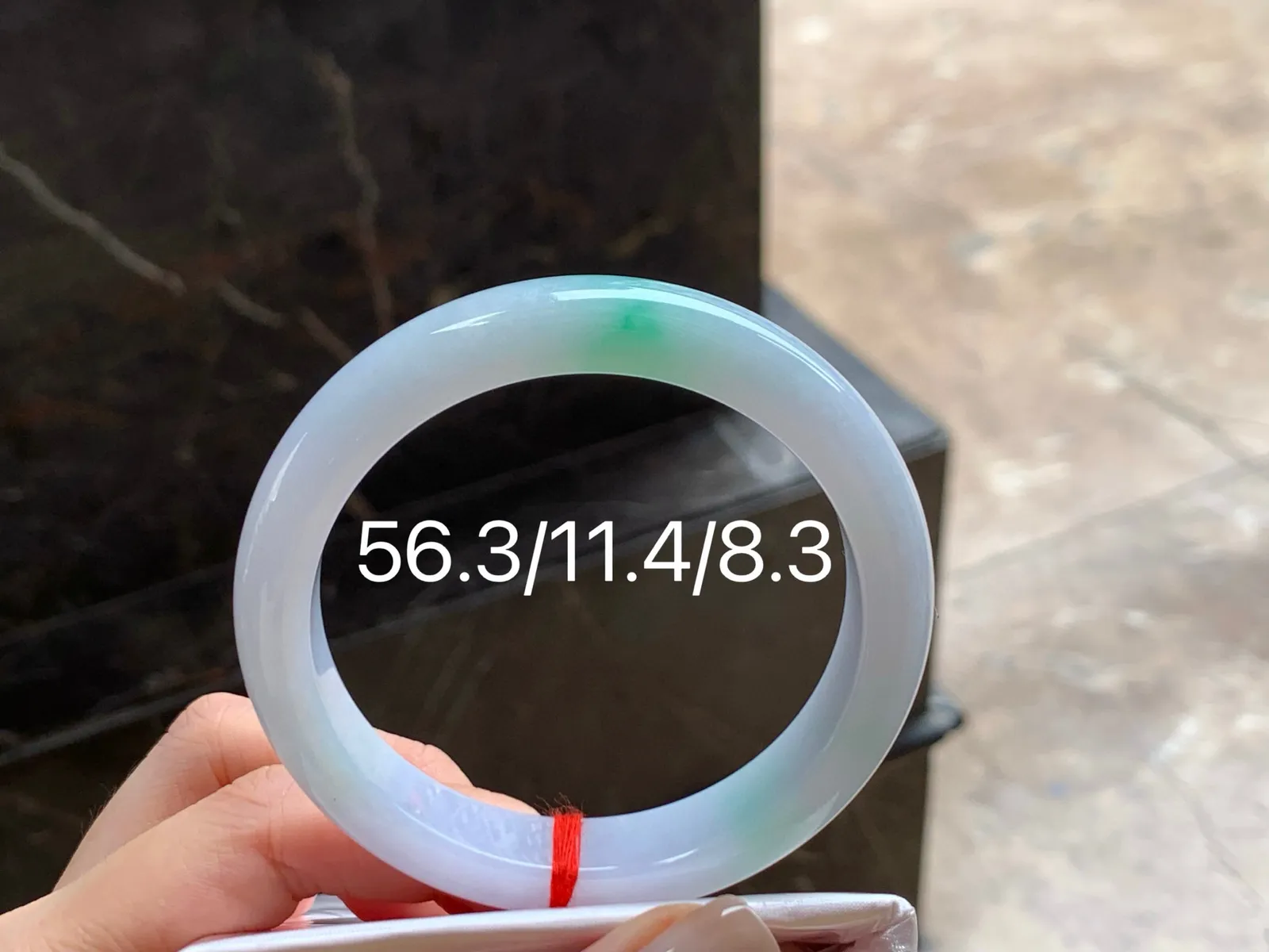 飘色手镯
细腻清爽 56.3/11.4/8.3mm