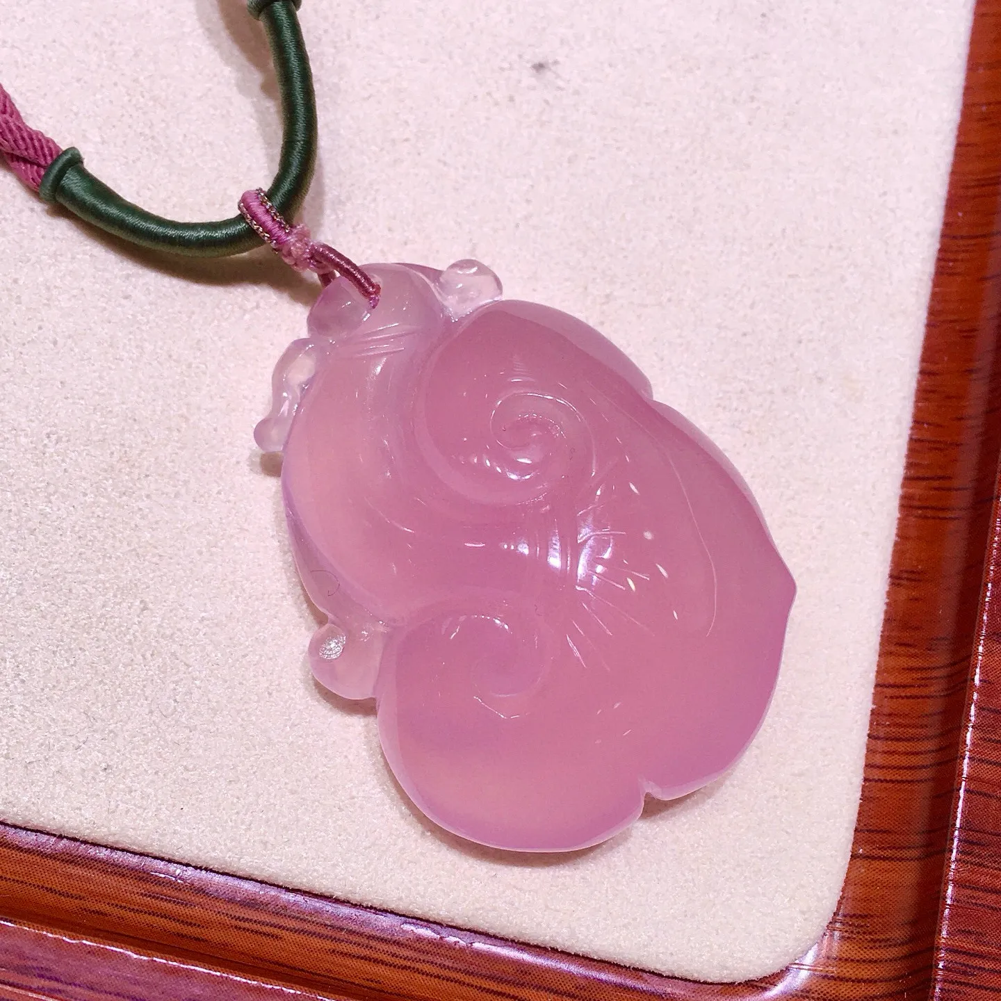 超美超赞莫桑比克粉晶  祥云如意吊坠 雕工精美，颜色粉嫩漂亮[强] 全净体非常漂亮哦！ 粉晶招好人