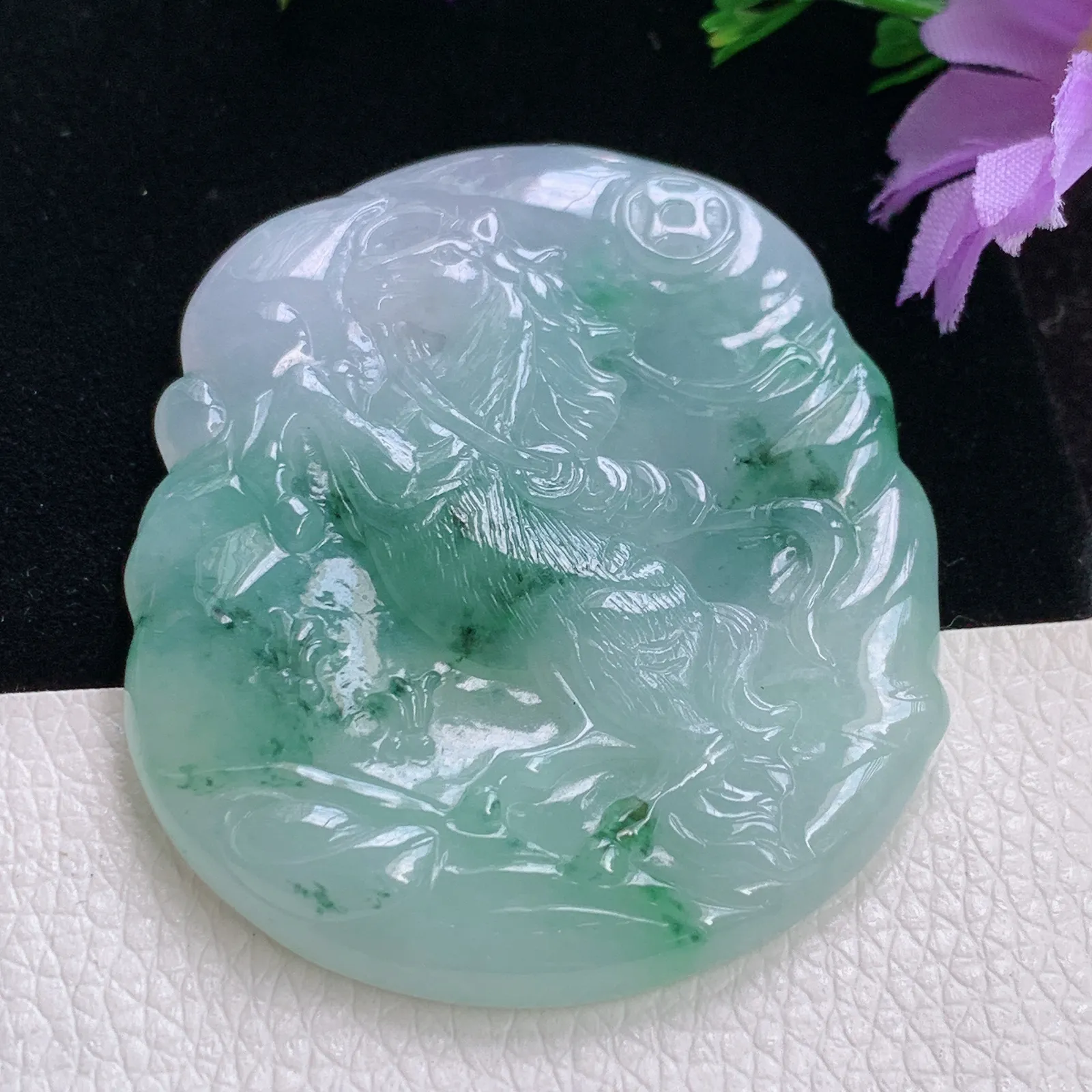 py实拍51*44.5*6老坑精雕冰胶飘花马上发财 年肖马翡翠玉吊坠
