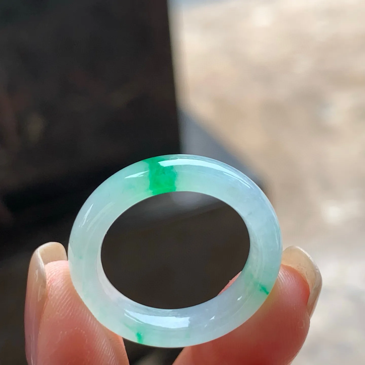 冰阳绿指环
水润