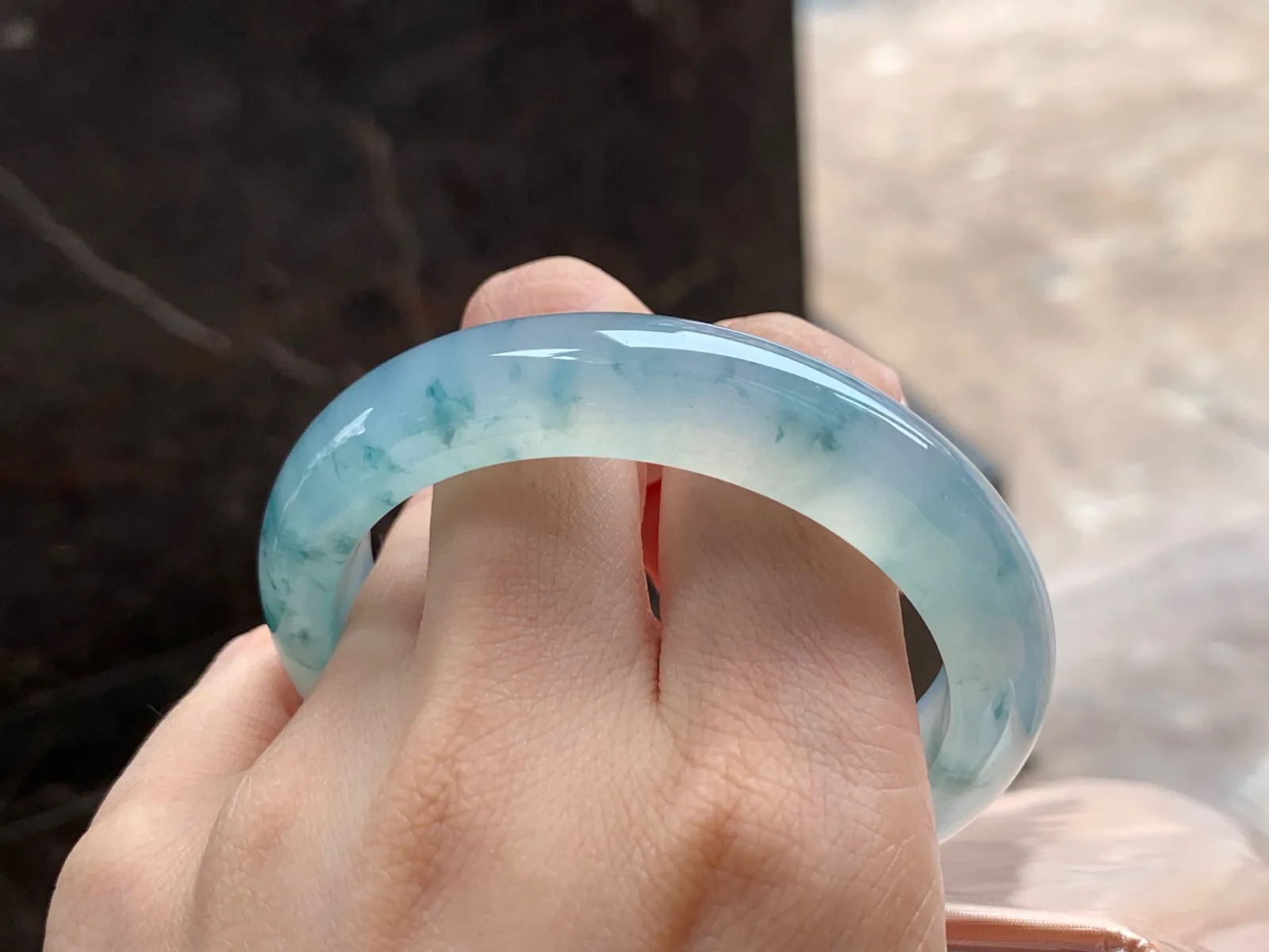 冰种飘花手镯
种好水足 54/12.3/8.5mm