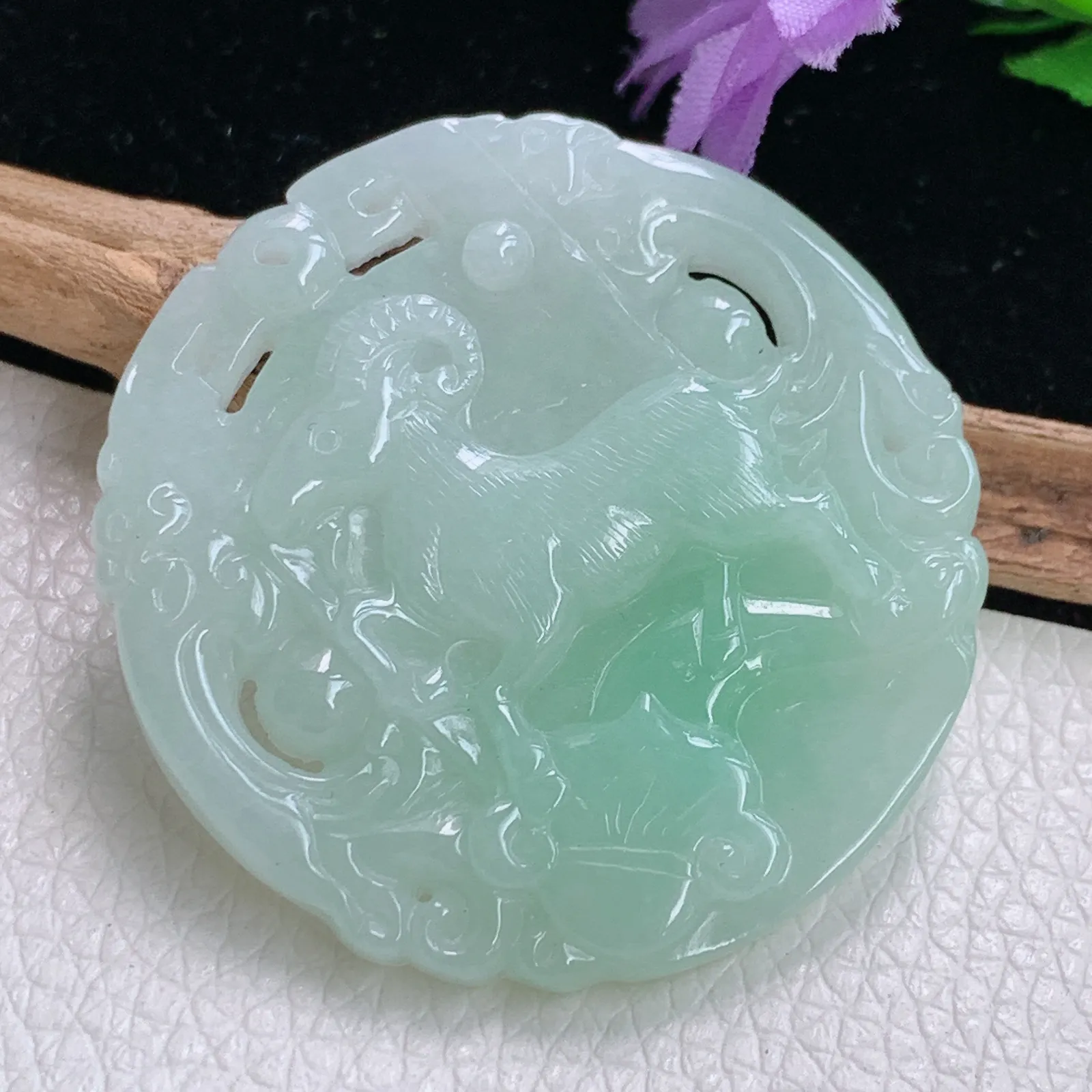 yn实拍39*5老坑精雕冰胶清爽生肖羊 洋洋得意玉吊坠 玉挂件