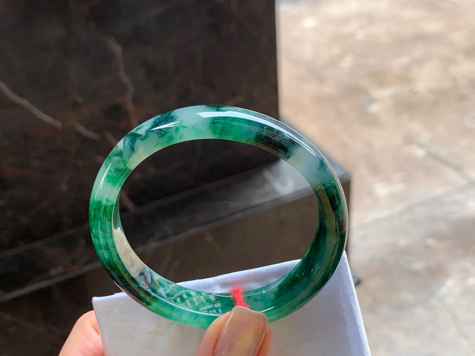冰飘色贵妃镯
水润独特 55.3/12.9/6.8mm