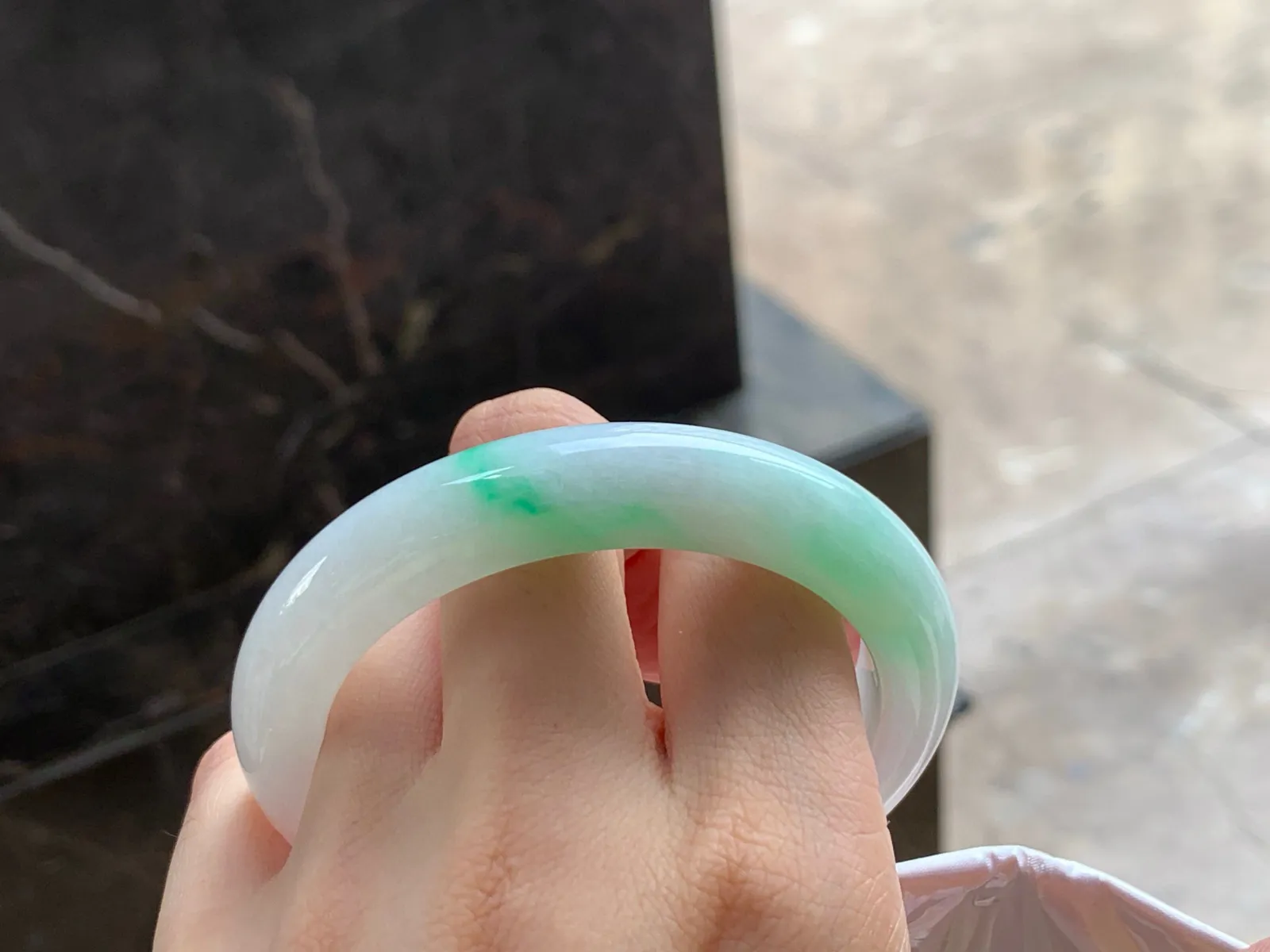 带色手镯
细腻56.5/11.8/9.5mm