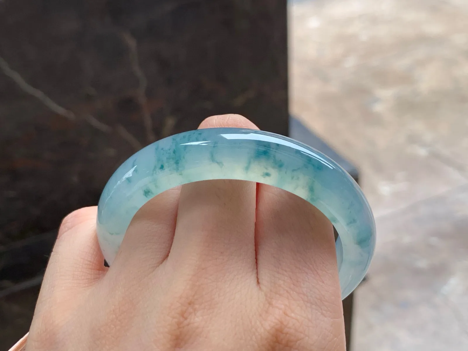 冰种飘花手镯
种好水足 54/12.3/8.5mm