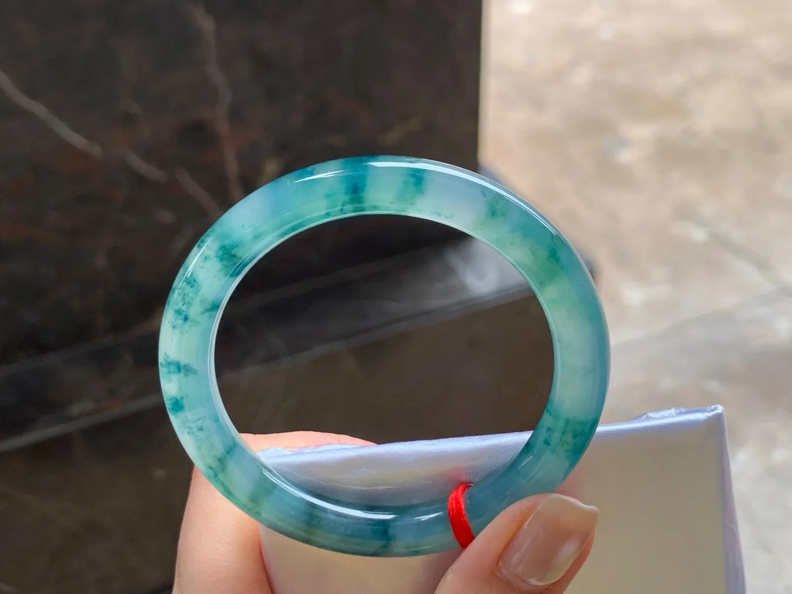 冰种飘花细圆条手镯
种好水足 50.3/8mm