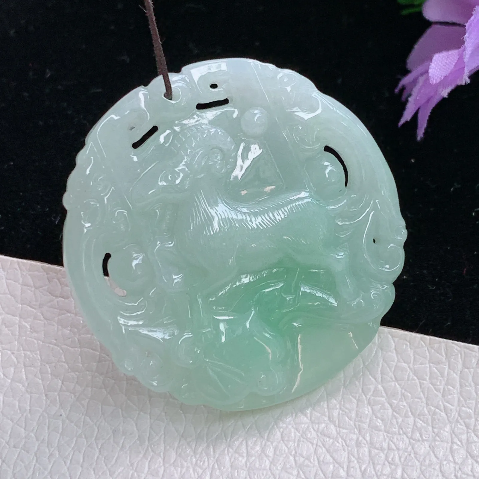 yn实拍39*5老坑精雕冰胶清爽生肖羊 洋洋得意玉吊坠 玉挂件