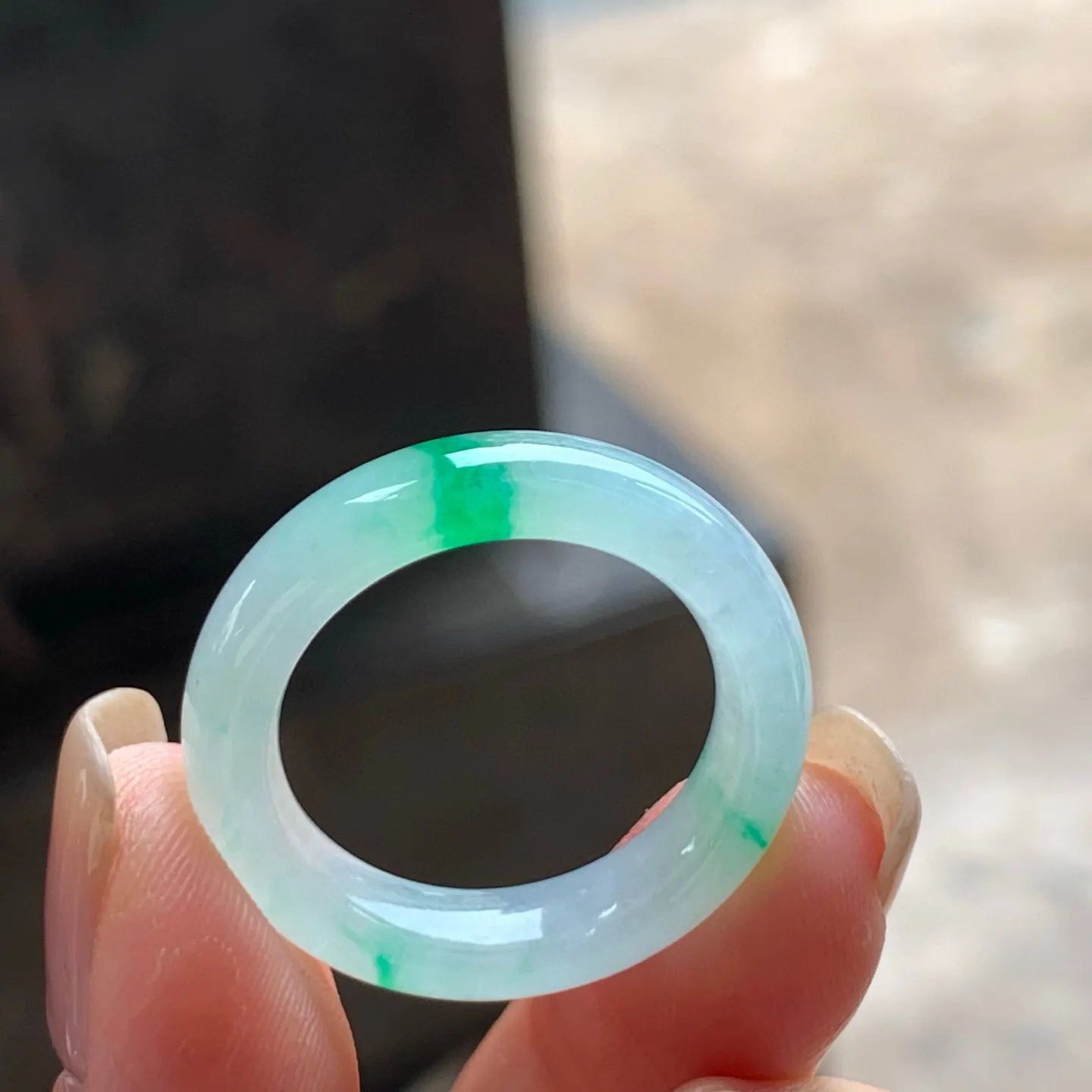 冰阳绿指环
水润