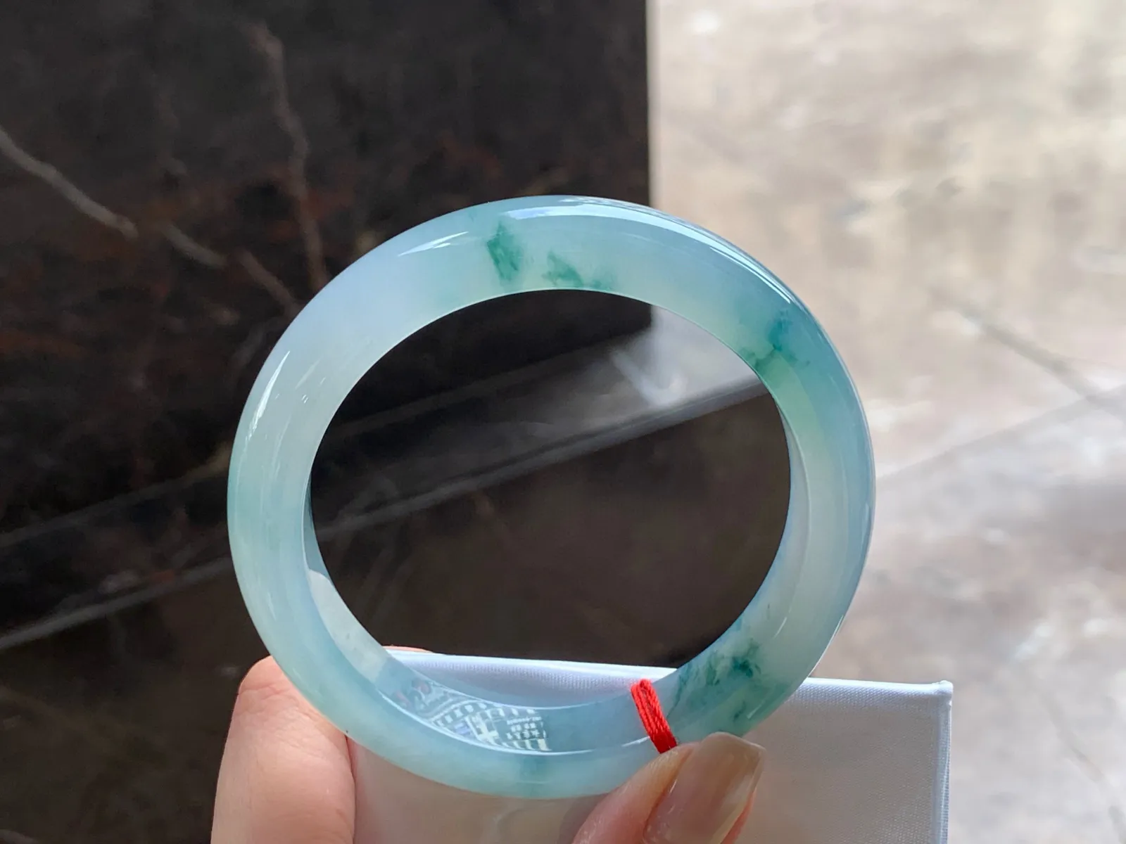 冰飘花手镯
水润57.5/12.5/9mm