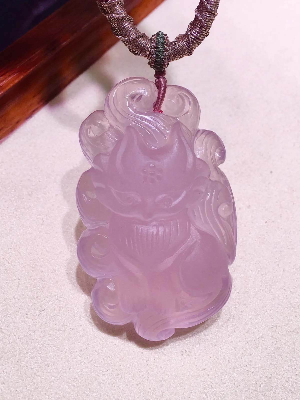 千年等待换来今生的缘天然莫桑比克粉晶 九尾狐仙吊坠，颜色粉润美丽，精工雕刻九尾狐狸，粉晶独有的粉