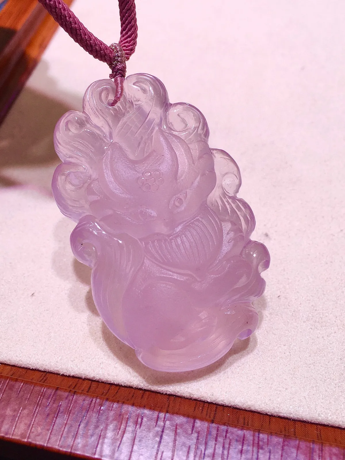 千年等待换来今生的缘天然莫桑比克粉晶 九尾狐仙吊坠，颜色粉润美丽，精工雕刻九尾狐狸 促姻缘 防