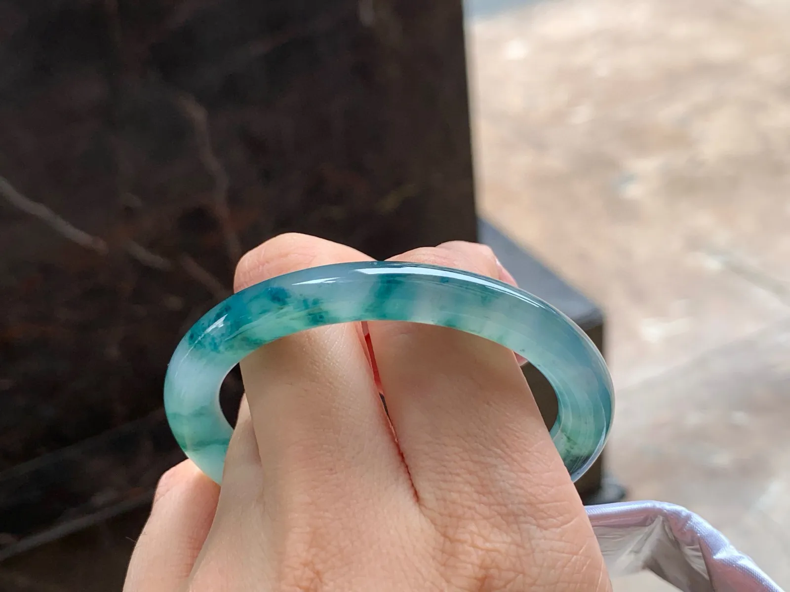 冰种飘花细圆条手镯
种好水足 50.3/8mm