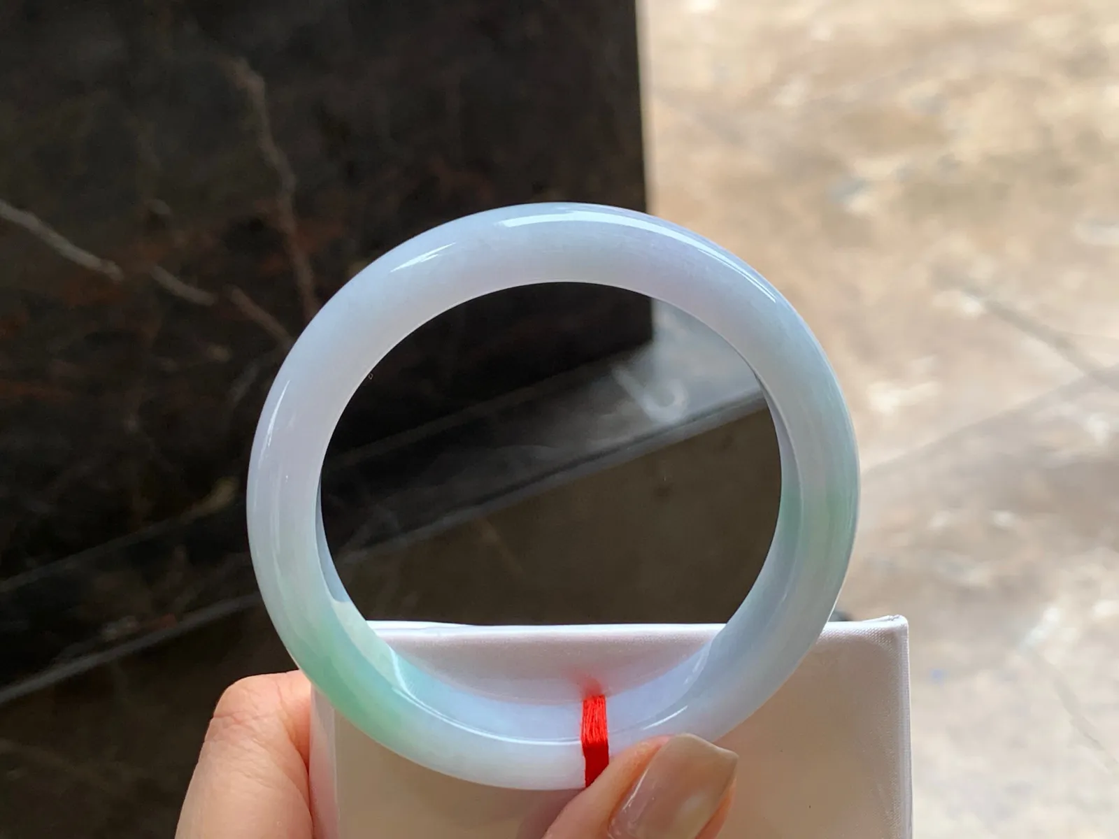 飘色手镯
细腻清爽 56.3/11.4/8.3mm
