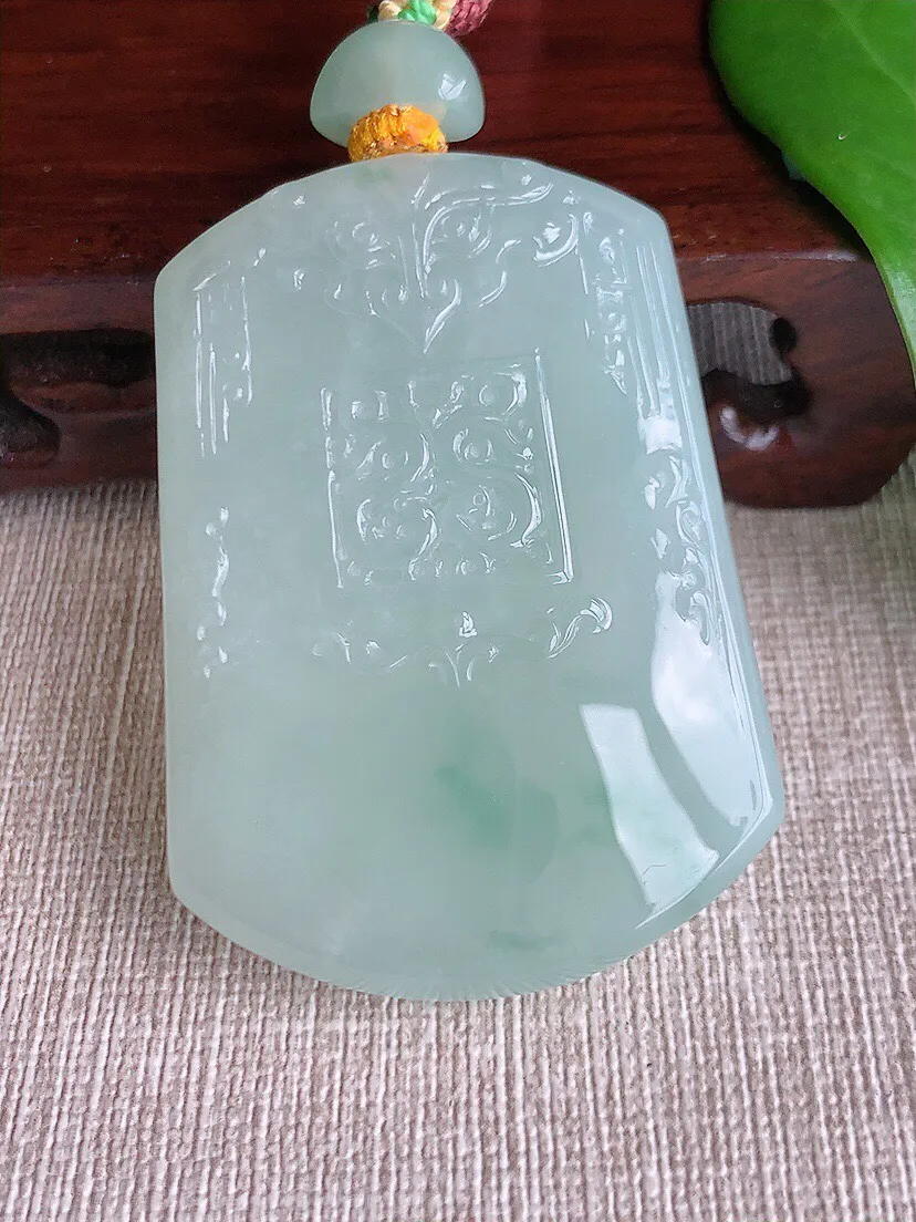 a货翡翠老坑冰种飘花仿古牌吊坠 尺寸51.8×37.4×11mm 重量60.24g 0708