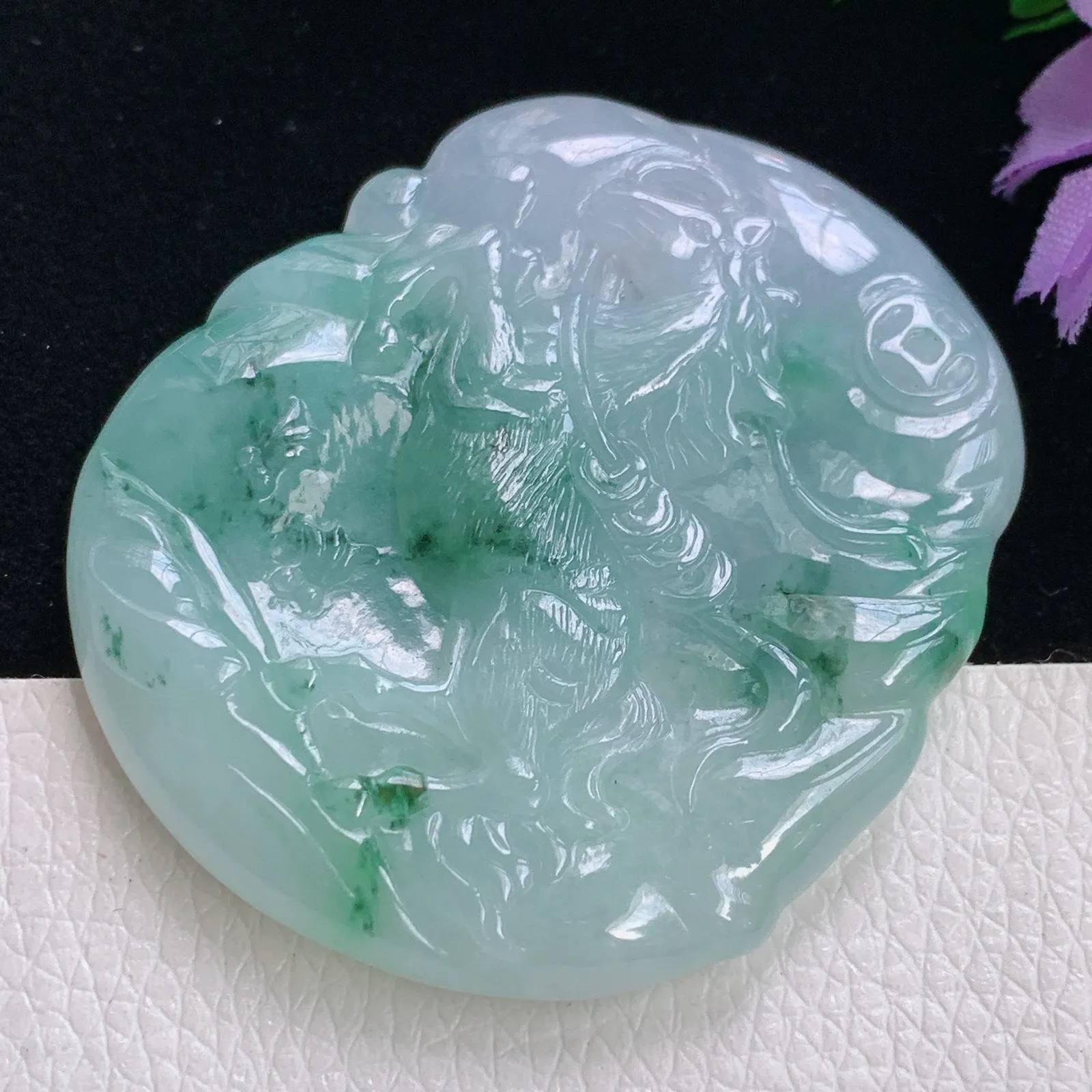 py实拍51*44.5*6老坑精雕冰胶飘花马上发财 年肖马翡翠玉吊坠