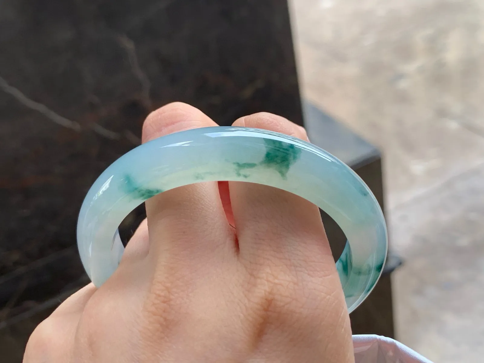冰飘花手镯
水润57.5/12.5/9mm