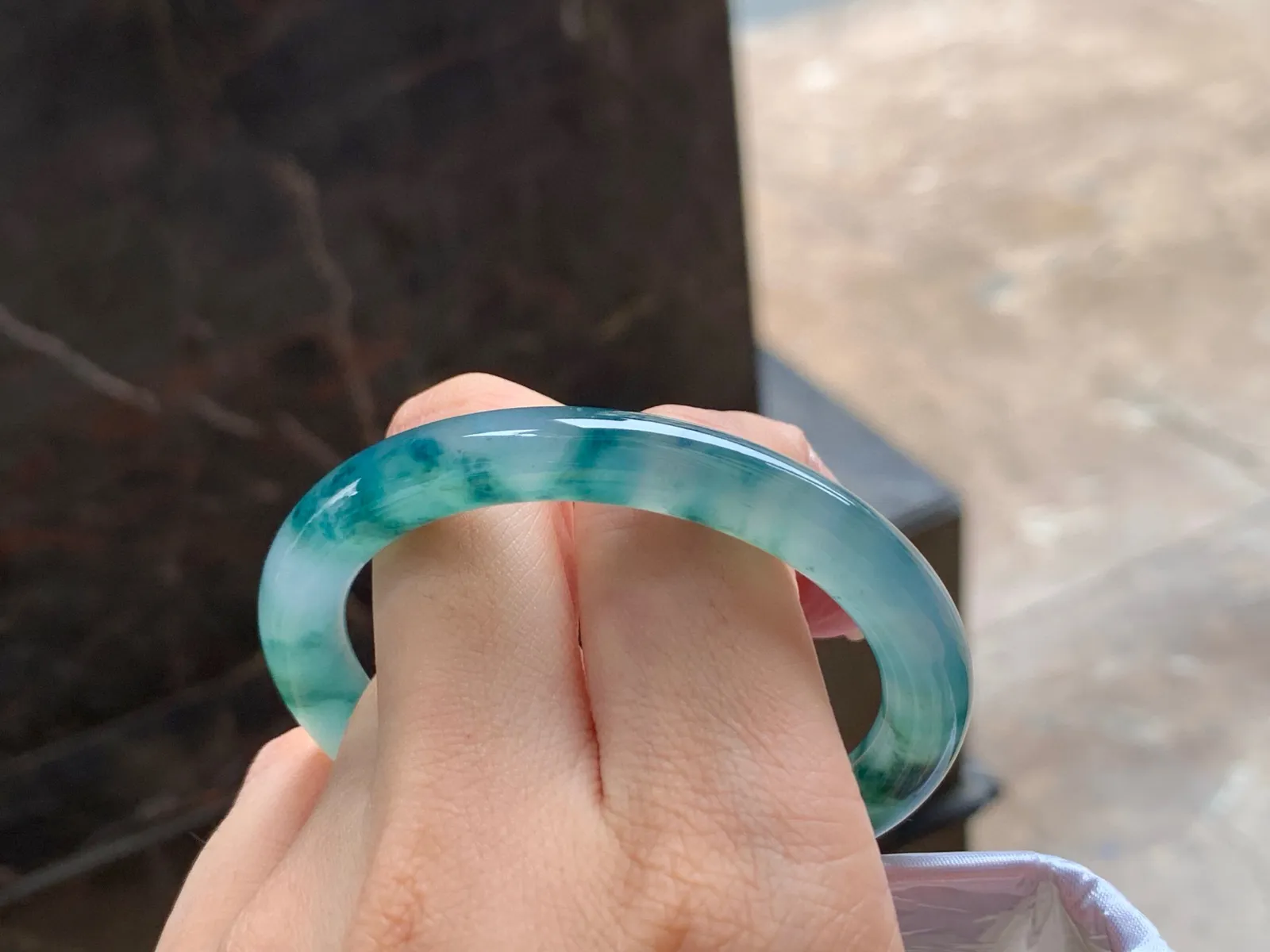 冰种飘花细圆条手镯
种好水足 50.3/8mm