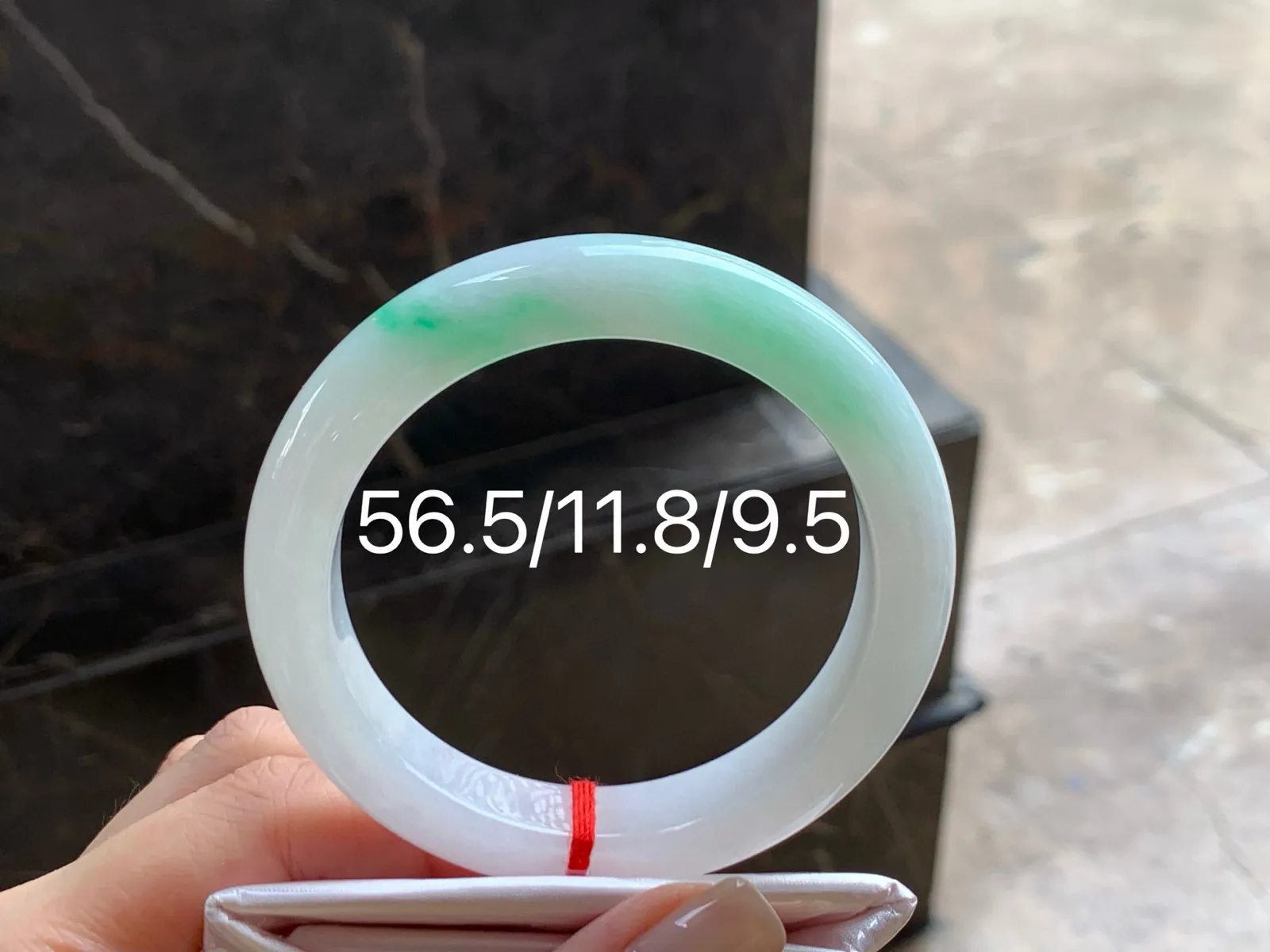 带色手镯
细腻56.5/11.8/9.5mm