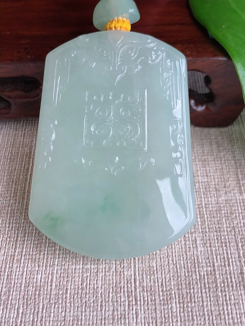 a货翡翠老坑冰种飘花仿古牌吊坠 尺寸51.8×37.4×11mm 重量60.24g 0708