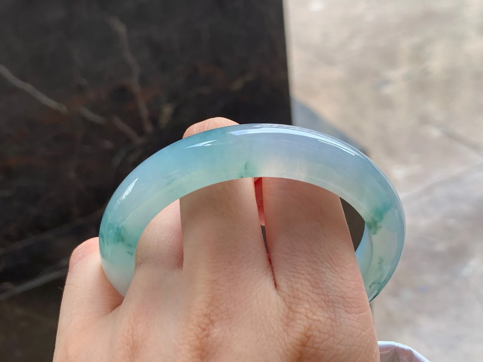 冰飘花手镯
水润57.5/12.5/9mm