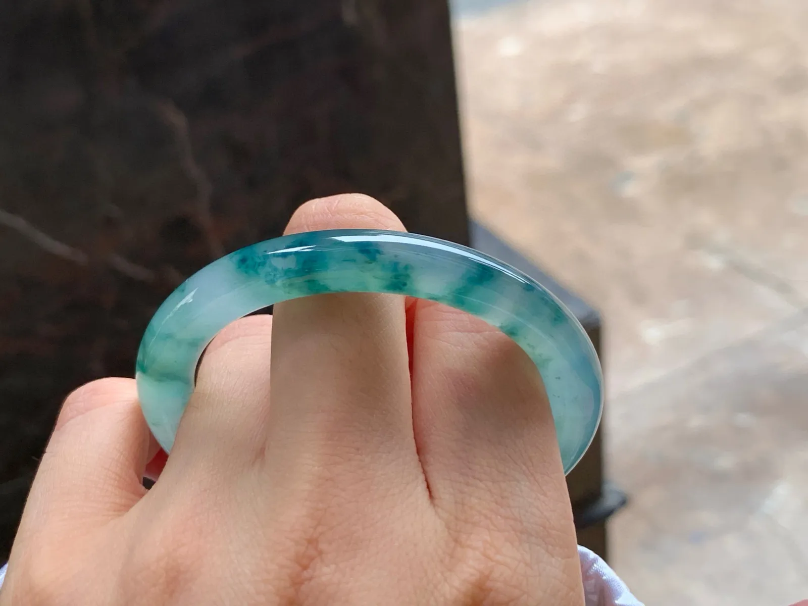 冰种飘花细圆条手镯
种好水足 50.3/8mm