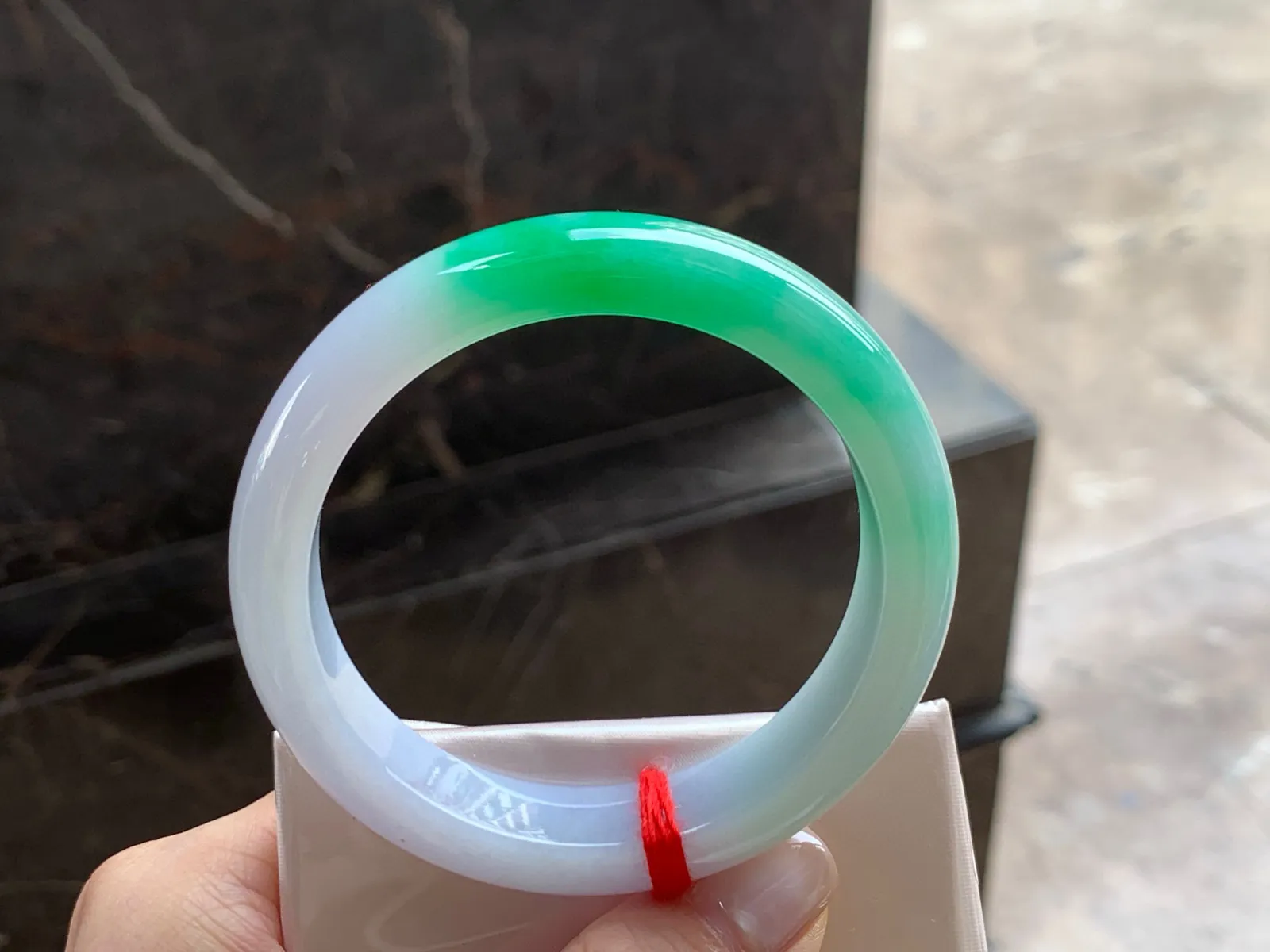 阳绿手镯
水润 56.7/12.5/8.8mm