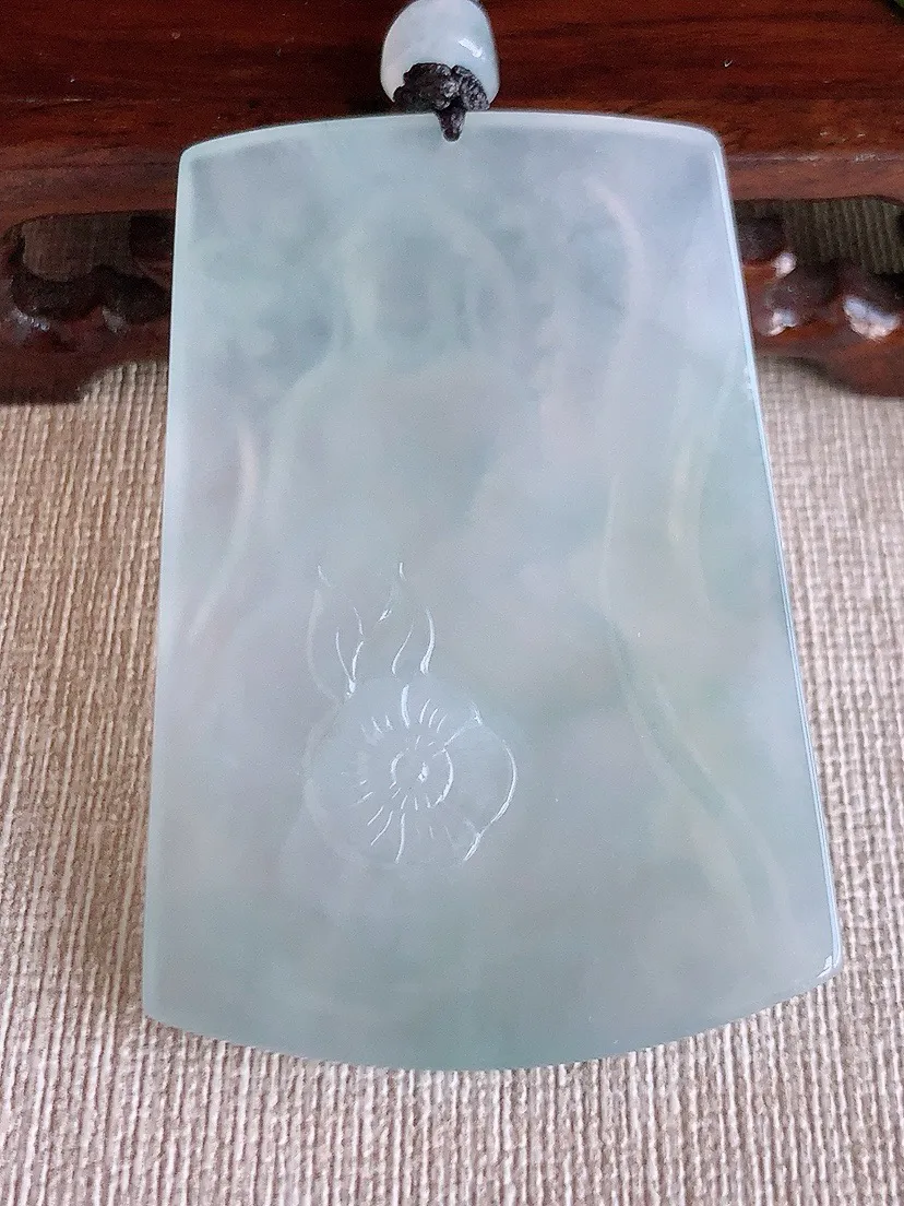 a货翡翠老坑冰种自在观音吊坠 尺寸61.3×42×6mm 重量41.87g 0708